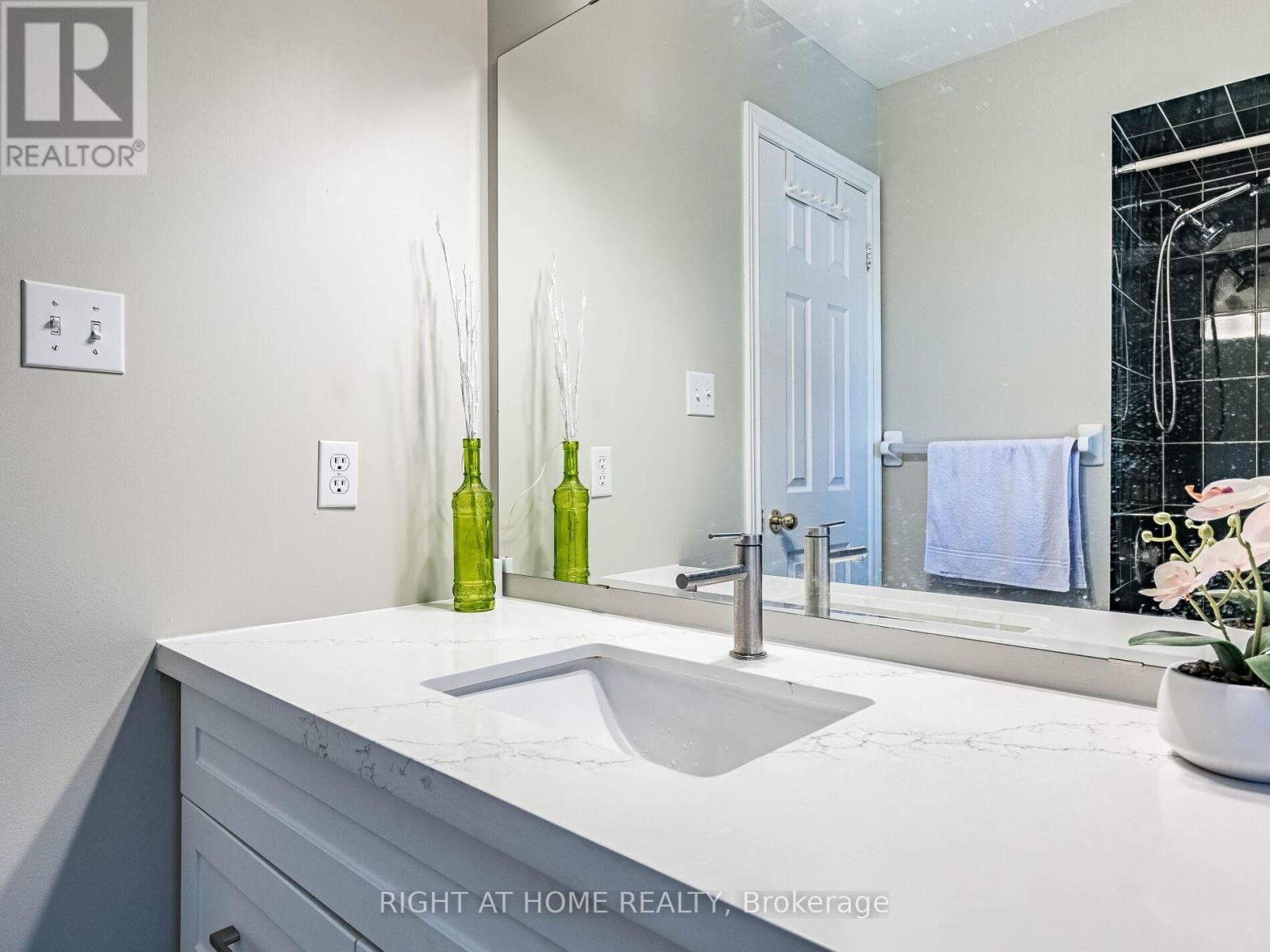2204 Carpenters Circle, Oakville, Ontario  L6M 3C7 - Photo 28 - W12435804