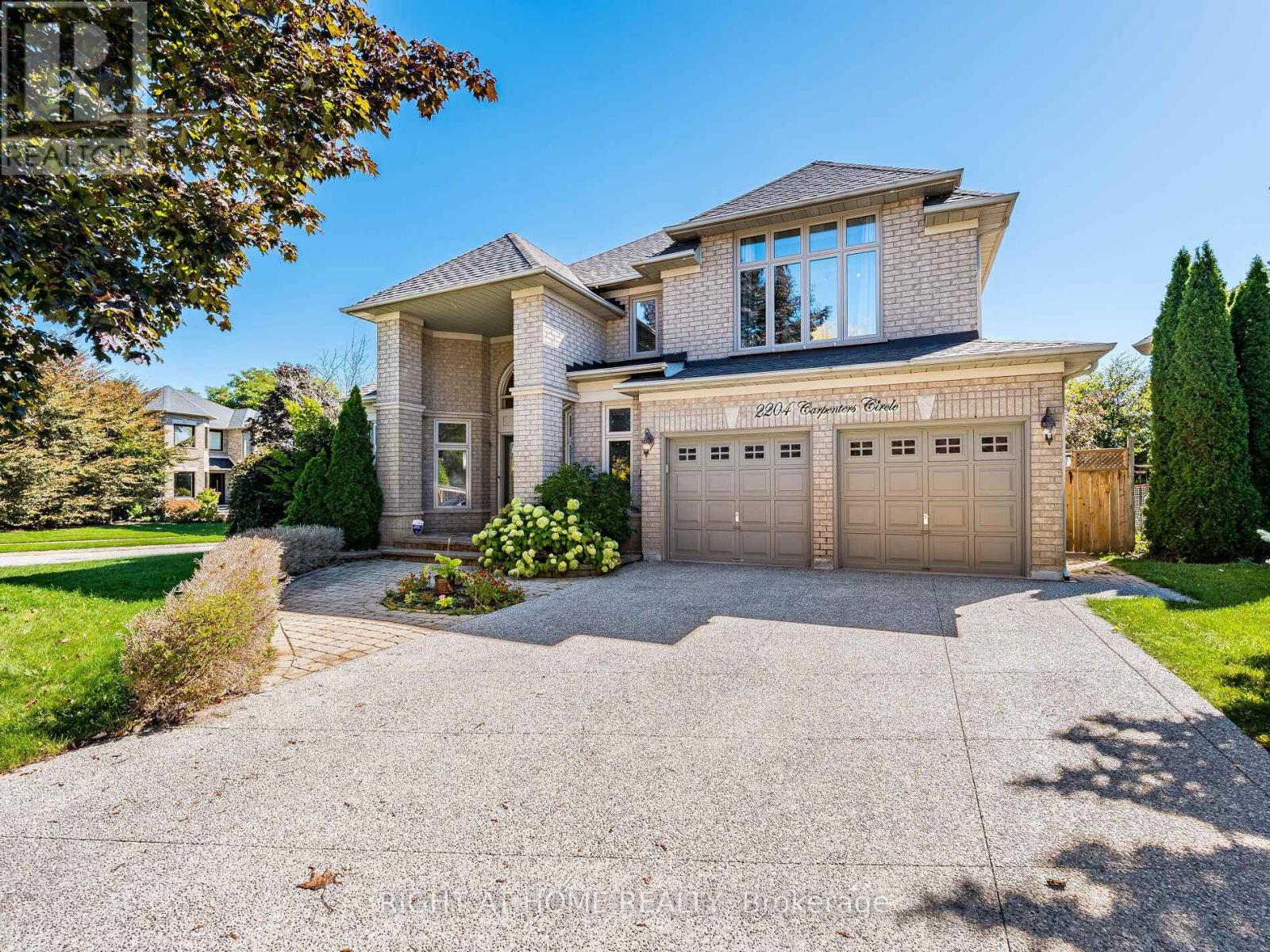2204 Carpenters Circle, Oakville, Ontario  L6M 3C7 - Photo 3 - W12435804
