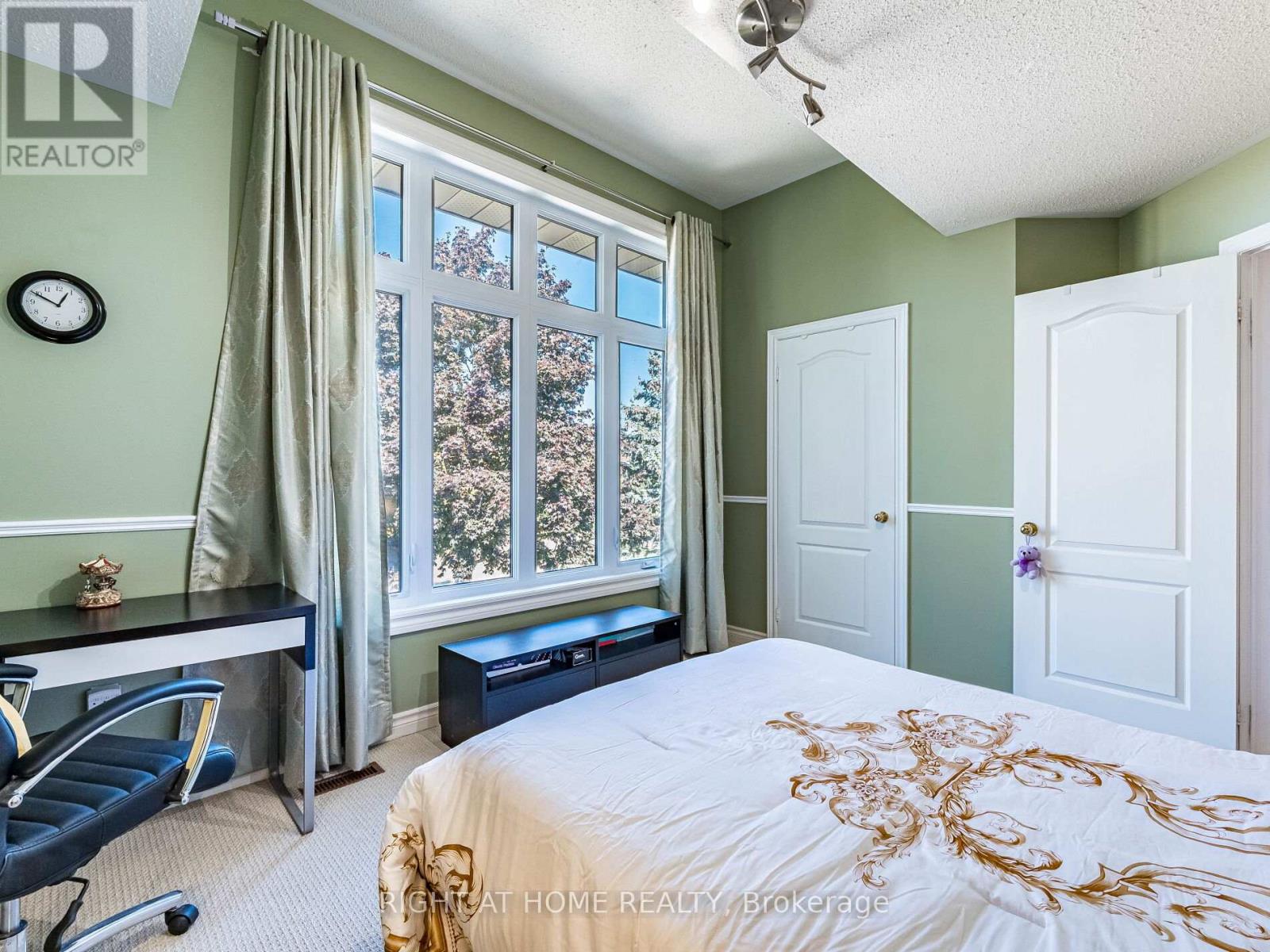 2204 Carpenters Circle, Oakville, Ontario  L6M 3C7 - Photo 30 - W12435804