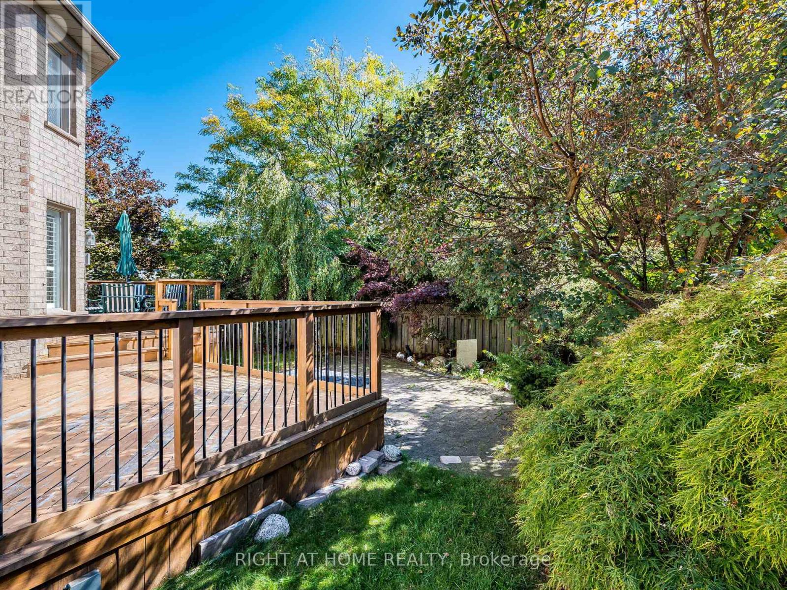 2204 Carpenters Circle, Oakville, Ontario  L6M 3C7 - Photo 39 - W12435804