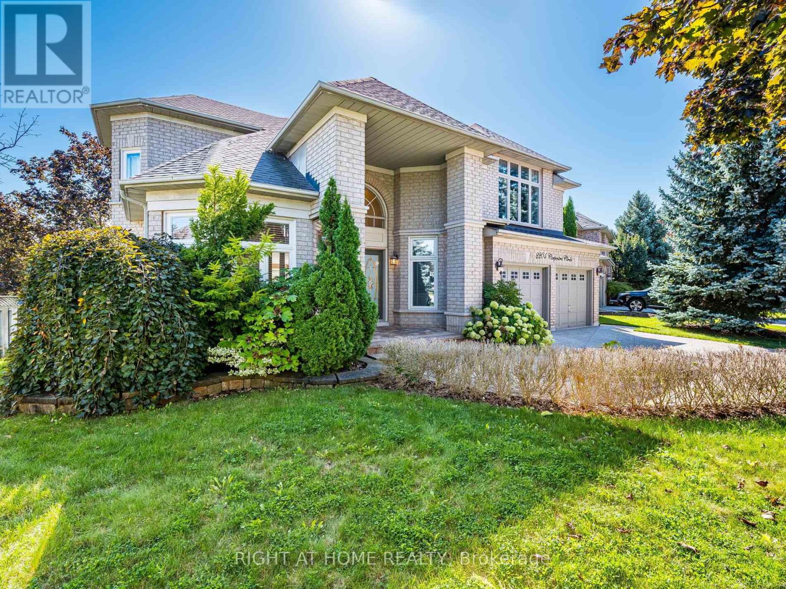2204 Carpenters Circle, Oakville, Ontario  L6M 3C7 - Photo 4 - W12435804