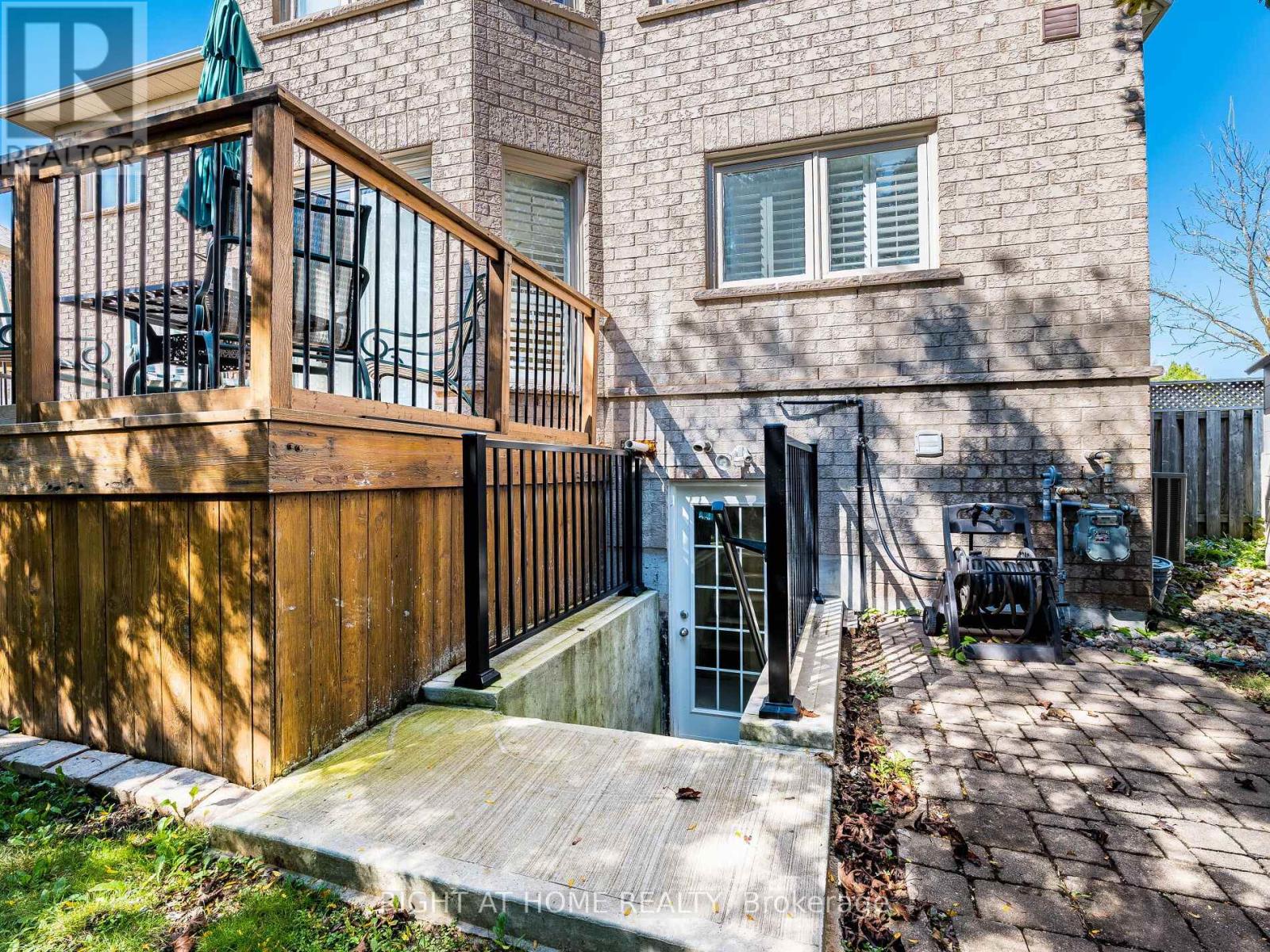 2204 Carpenters Circle, Oakville, Ontario  L6M 3C7 - Photo 43 - W12435804