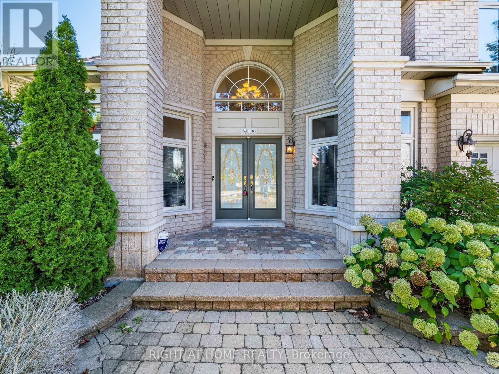 2204 Carpenters Circle, Oakville, Ontario  L6M 3C7 - Photo 7 - W12435804