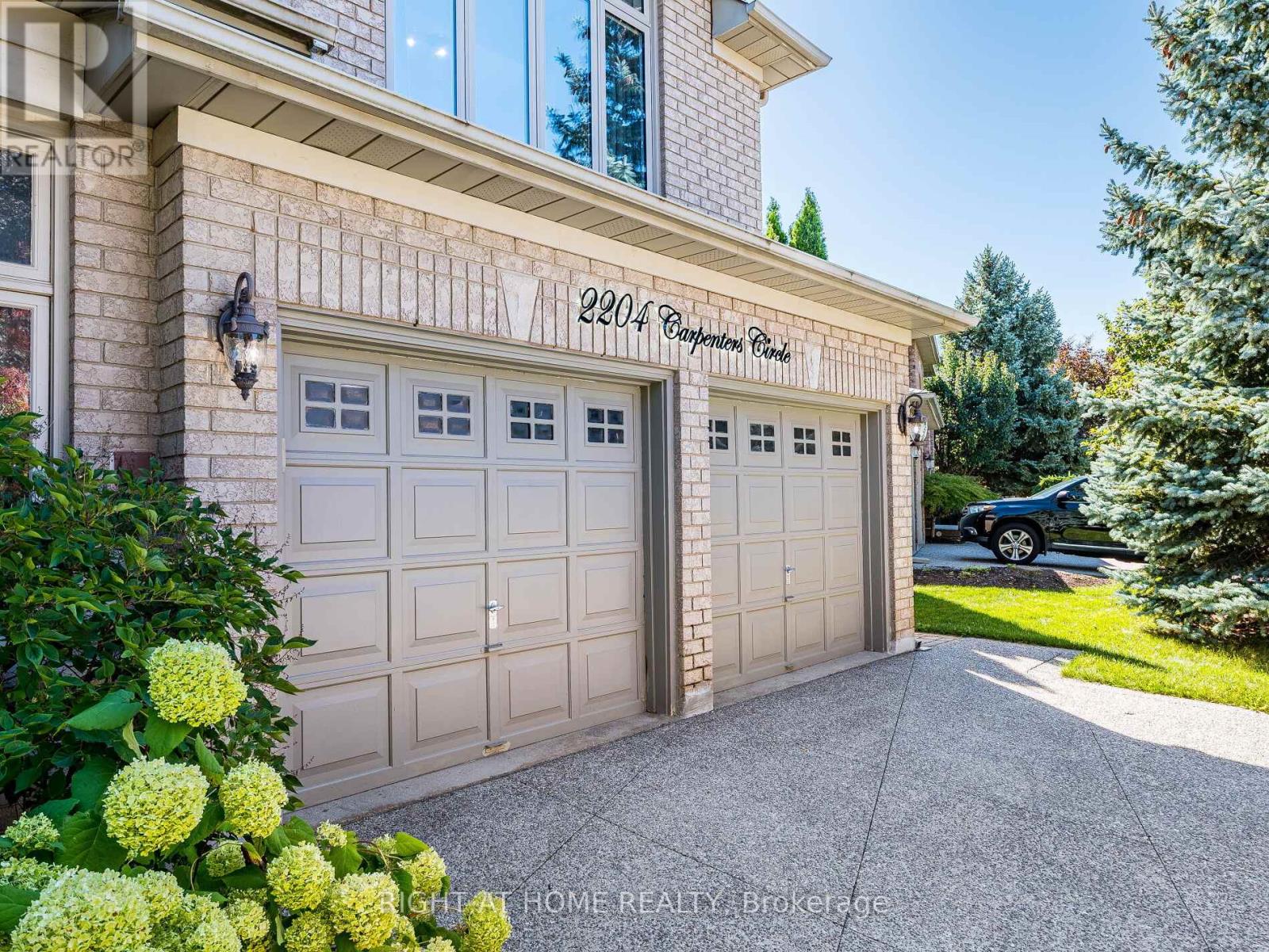 2204 Carpenters Circle, Oakville, Ontario  L6M 3C7 - Photo 8 - W12435804