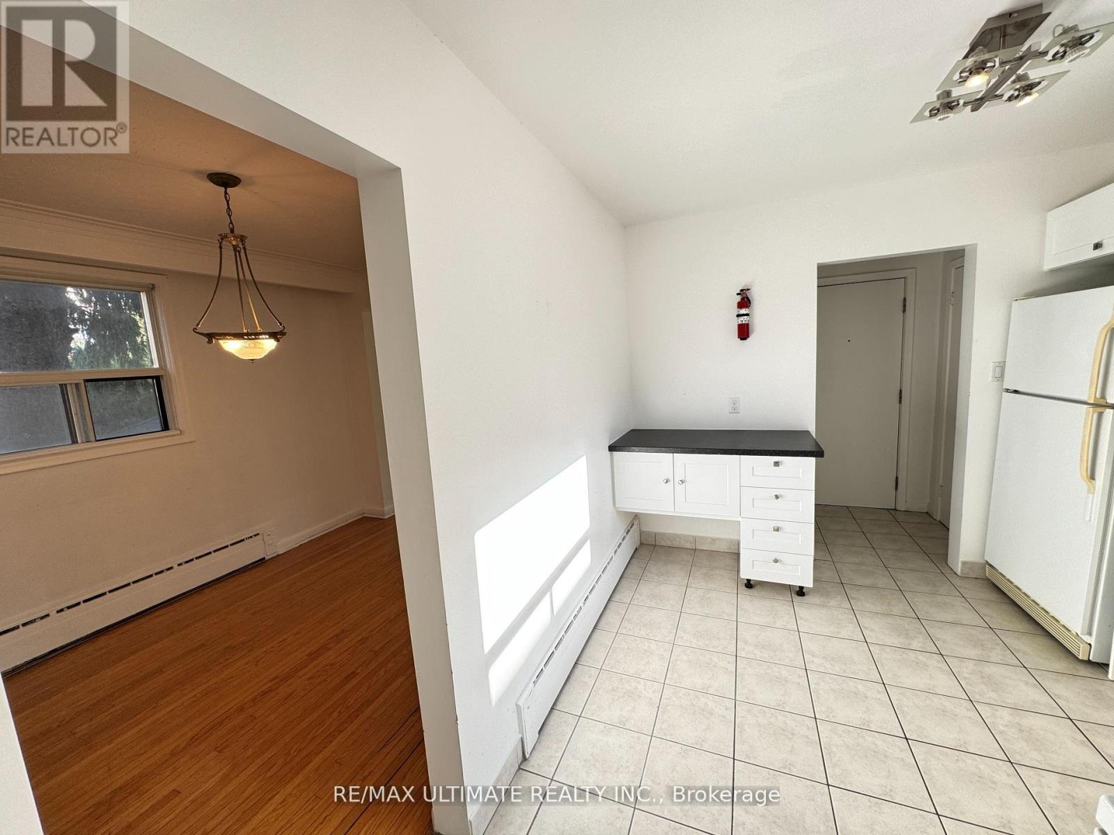2 - 468 Ridelle Avenue, Toronto, Ontario  M6B 1K5 - Photo 10 - W12435810