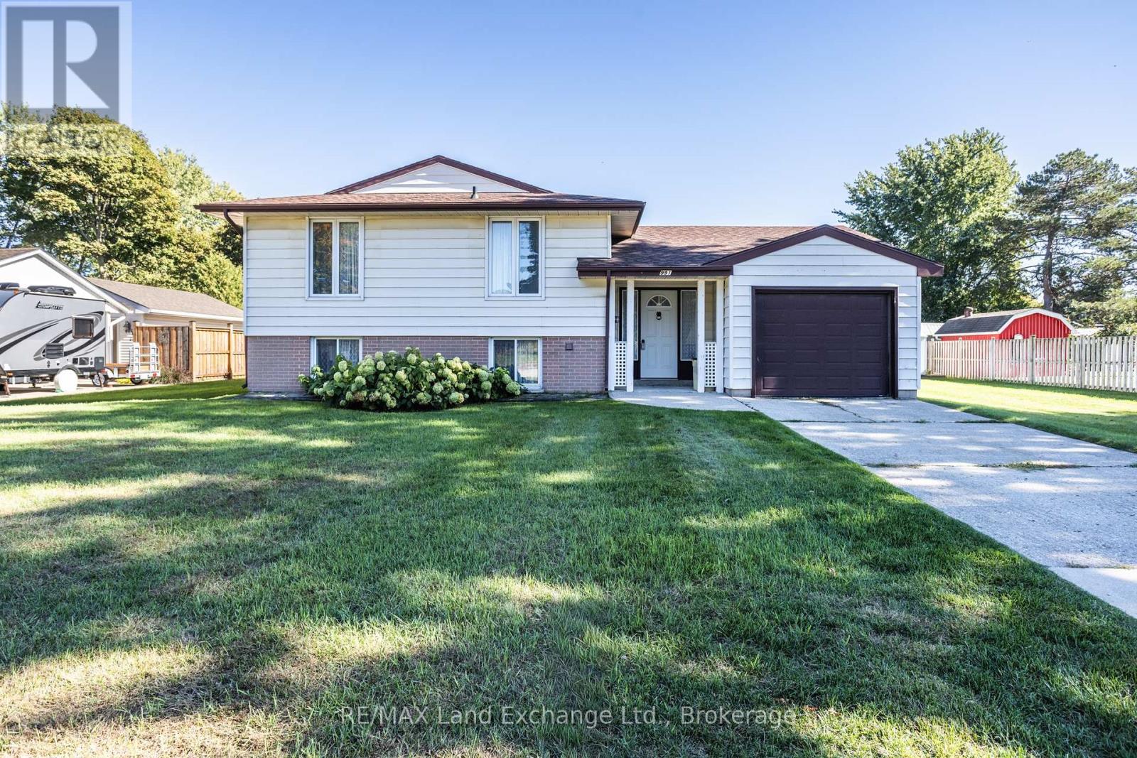 991 Bricker Street N, Saugeen Shores, Ontario  N0H 2C3 - Photo 2 - X12435821
