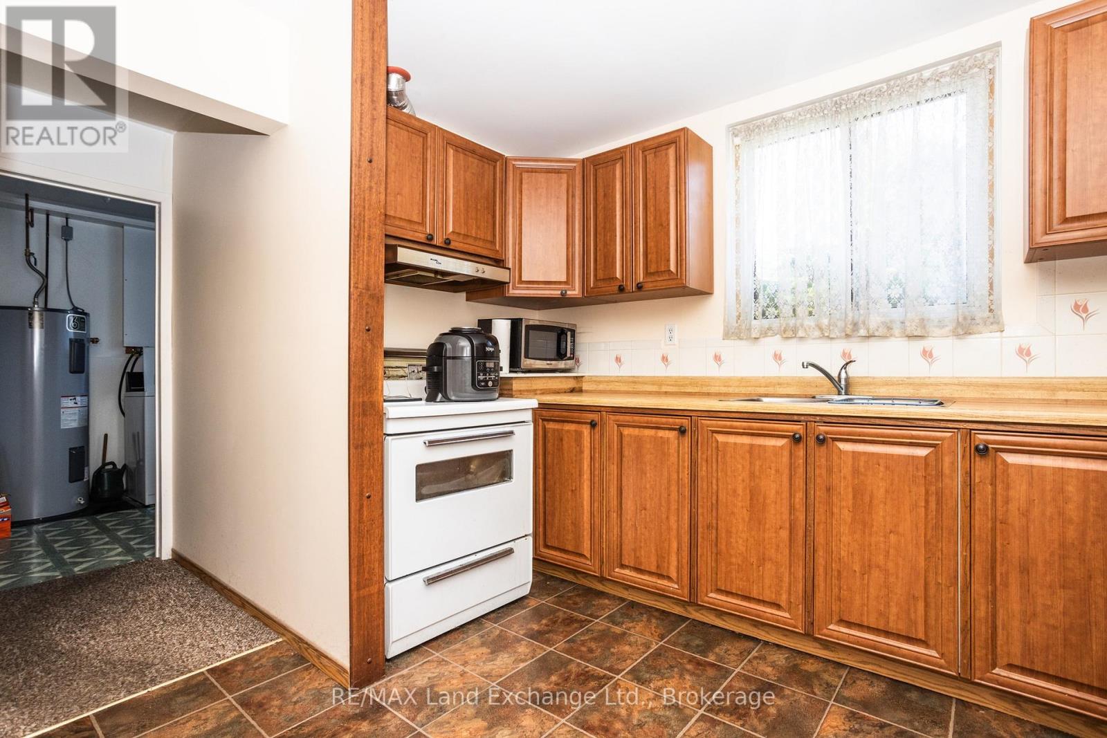 991 Bricker Street N, Saugeen Shores, Ontario  N0H 2C3 - Photo 29 - X12435821