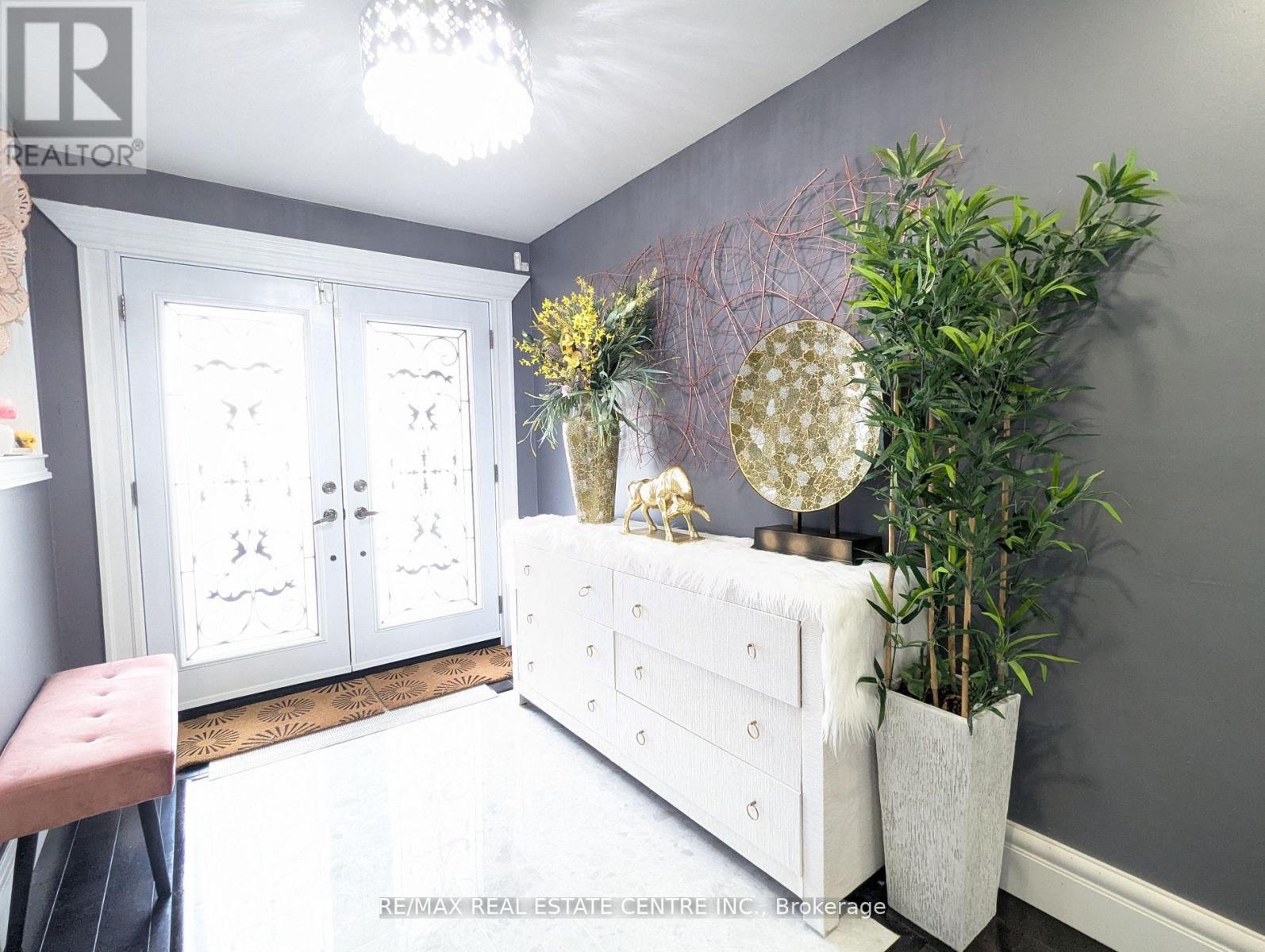 1 Brydon Crescent, Brampton, Ontario  L6X 3H5 - Photo 3 - W12433599