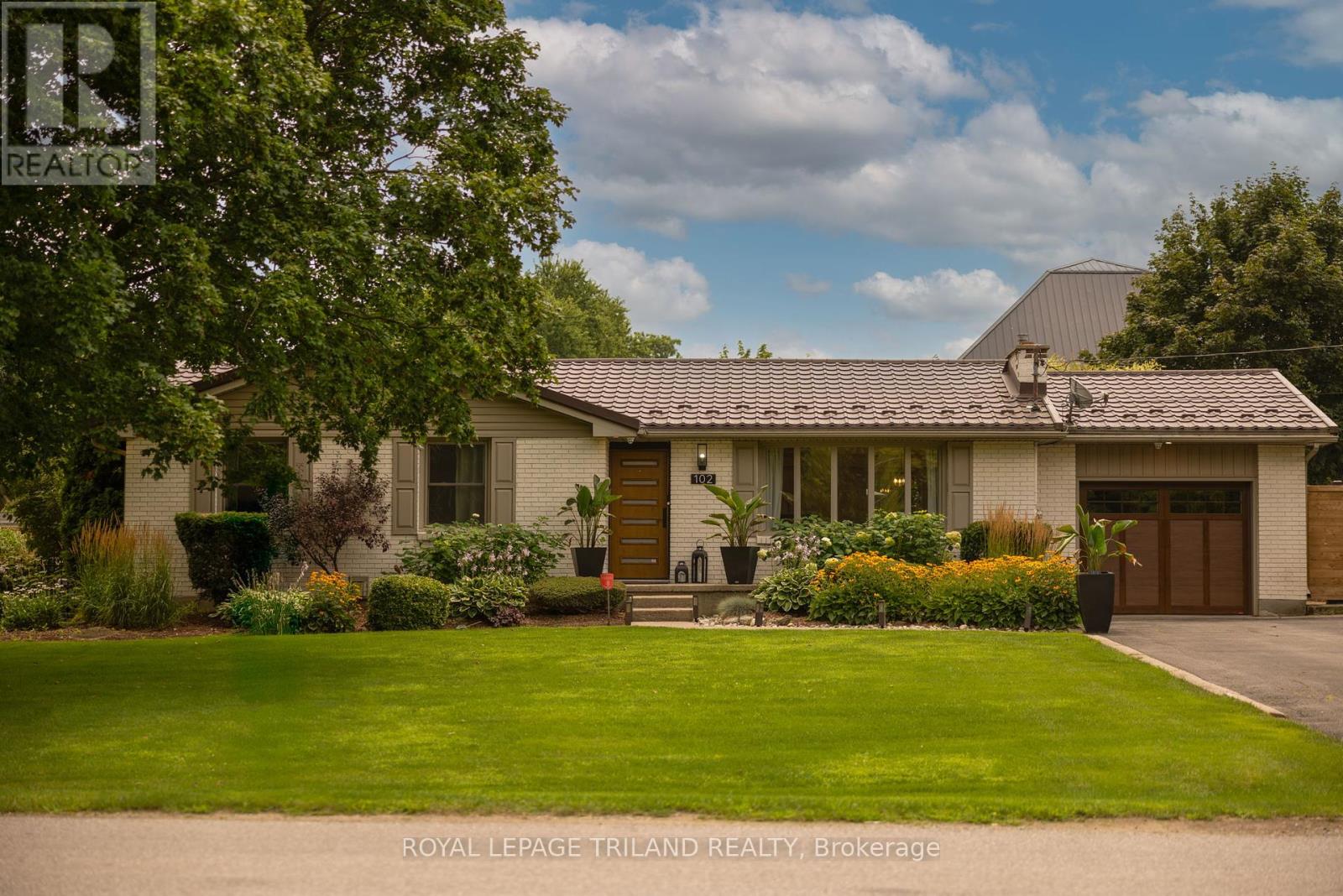102 Railway Avenue, Middlesex Centre, Ontario  N0L 1R0 - Photo 2 - X12383756