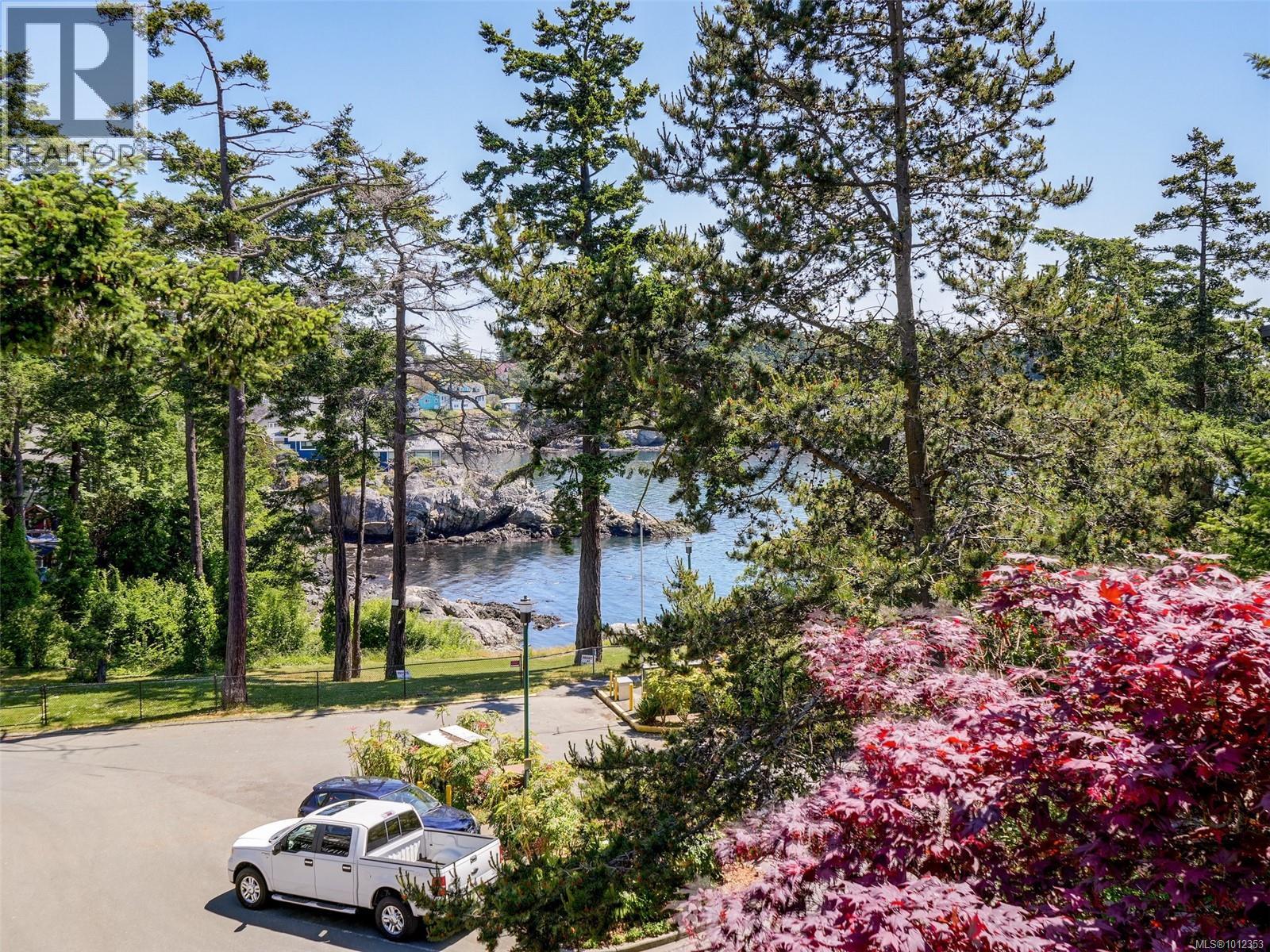 442 Grafton St, Esquimalt, British Columbia  V9A 6S3 - Photo 2 - 1012353