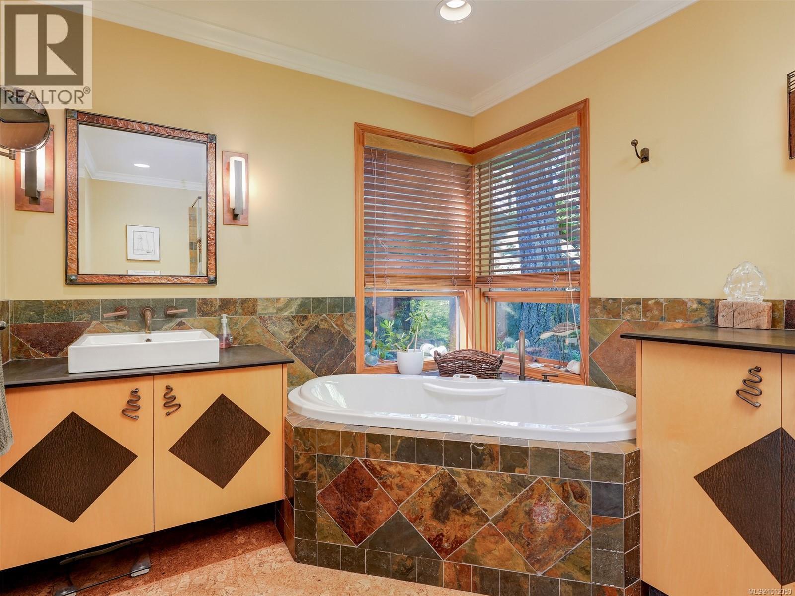 442 Grafton St, Esquimalt, British Columbia  V9A 6S3 - Photo 15 - 1012353