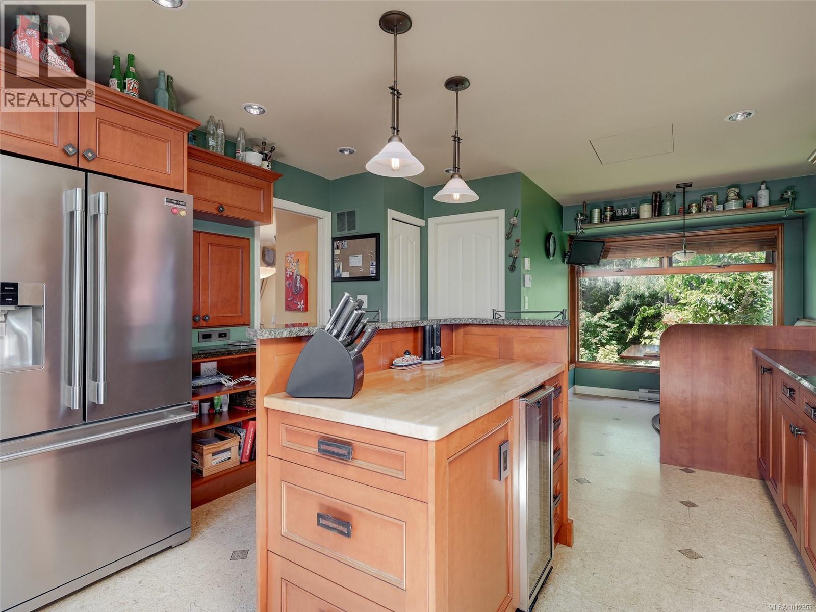 442 Grafton St, Esquimalt, British Columbia  V9A 6S3 - Photo 11 - 1012353