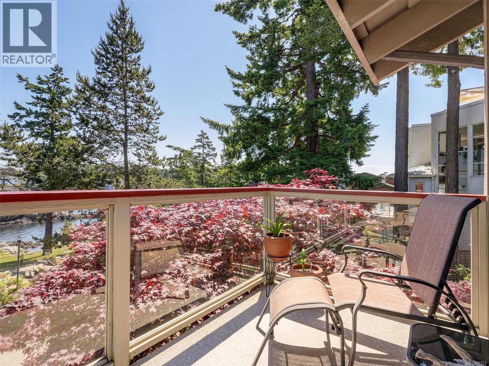 442 Grafton St, Esquimalt, British Columbia  V9A 6S3 - Photo 3 - 1012353