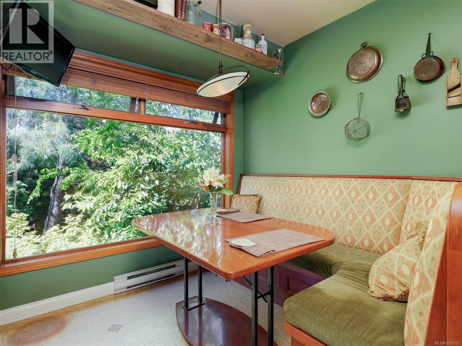 442 Grafton St, Esquimalt, British Columbia  V9A 6S3 - Photo 12 - 1012353