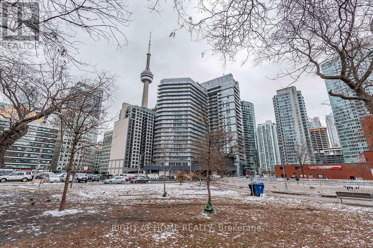 512 - 352 FRONT STREET W, Toronto, Ontario