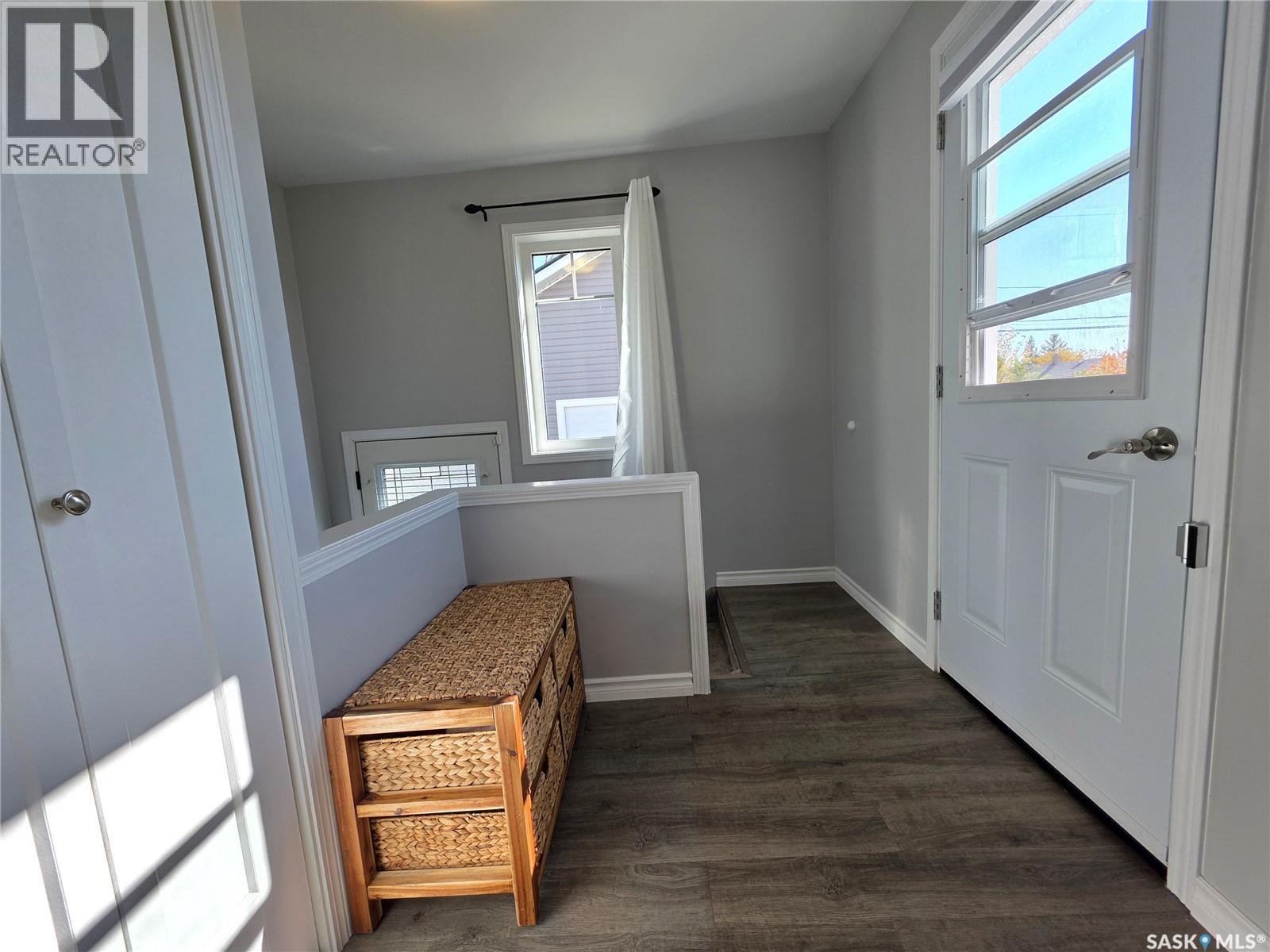 601 4th Avenue Nw, Swift Current, Saskatchewan  S9H 0V7 - Photo 2 - SK019720