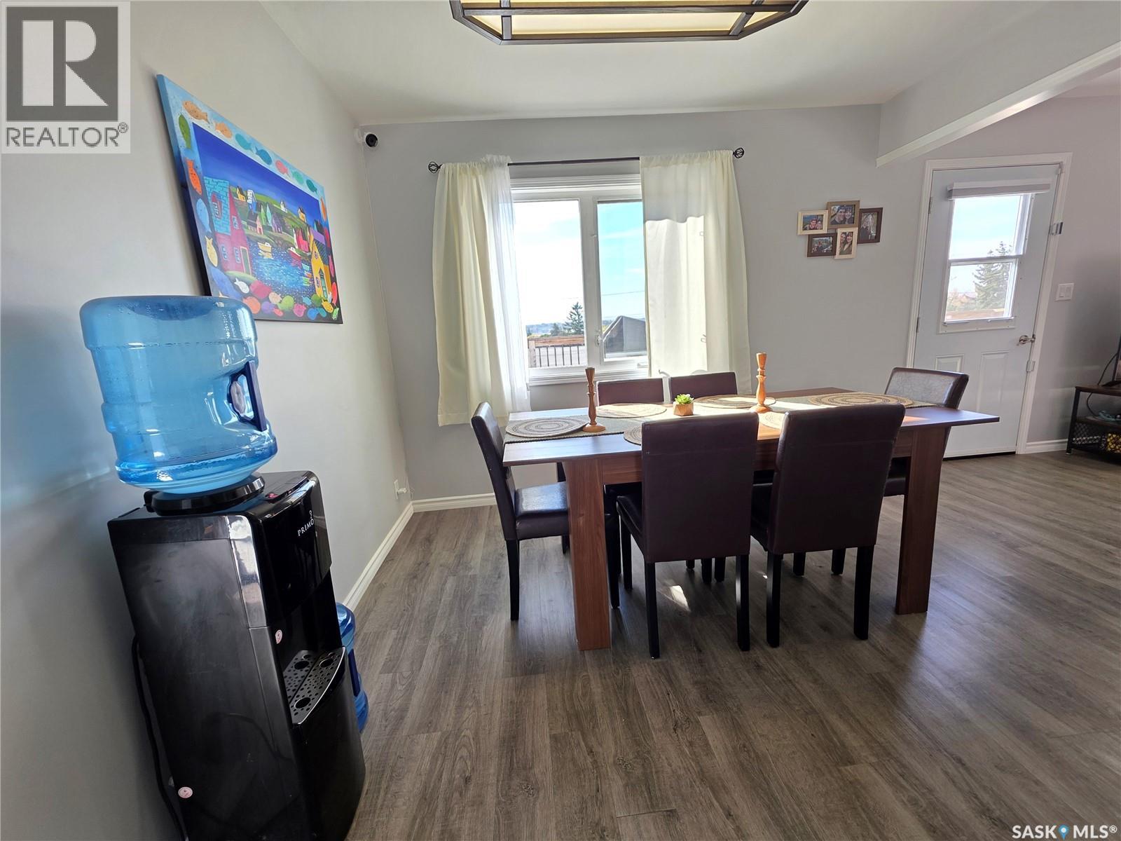 601 4th Avenue Nw, Swift Current, Saskatchewan  S9H 0V7 - Photo 3 - SK019720