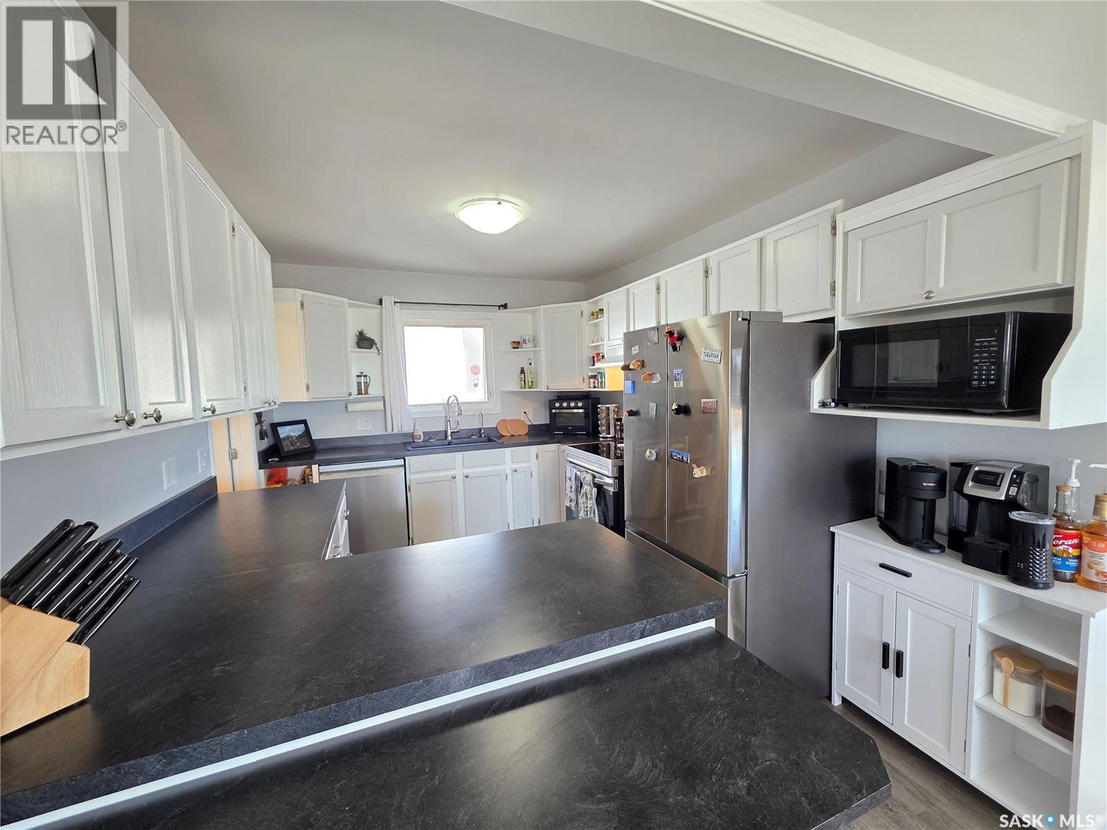 601 4th Avenue Nw, Swift Current, Saskatchewan  S9H 0V7 - Photo 4 - SK019720