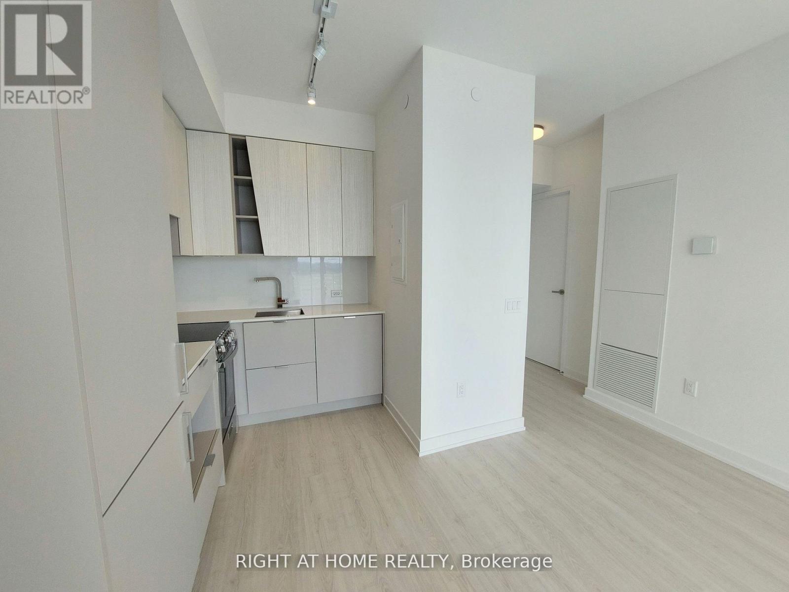 2410 - 3883 Quartz Road, Mississauga, Ontario  L5B 0M4 - Photo 7 - W12435796