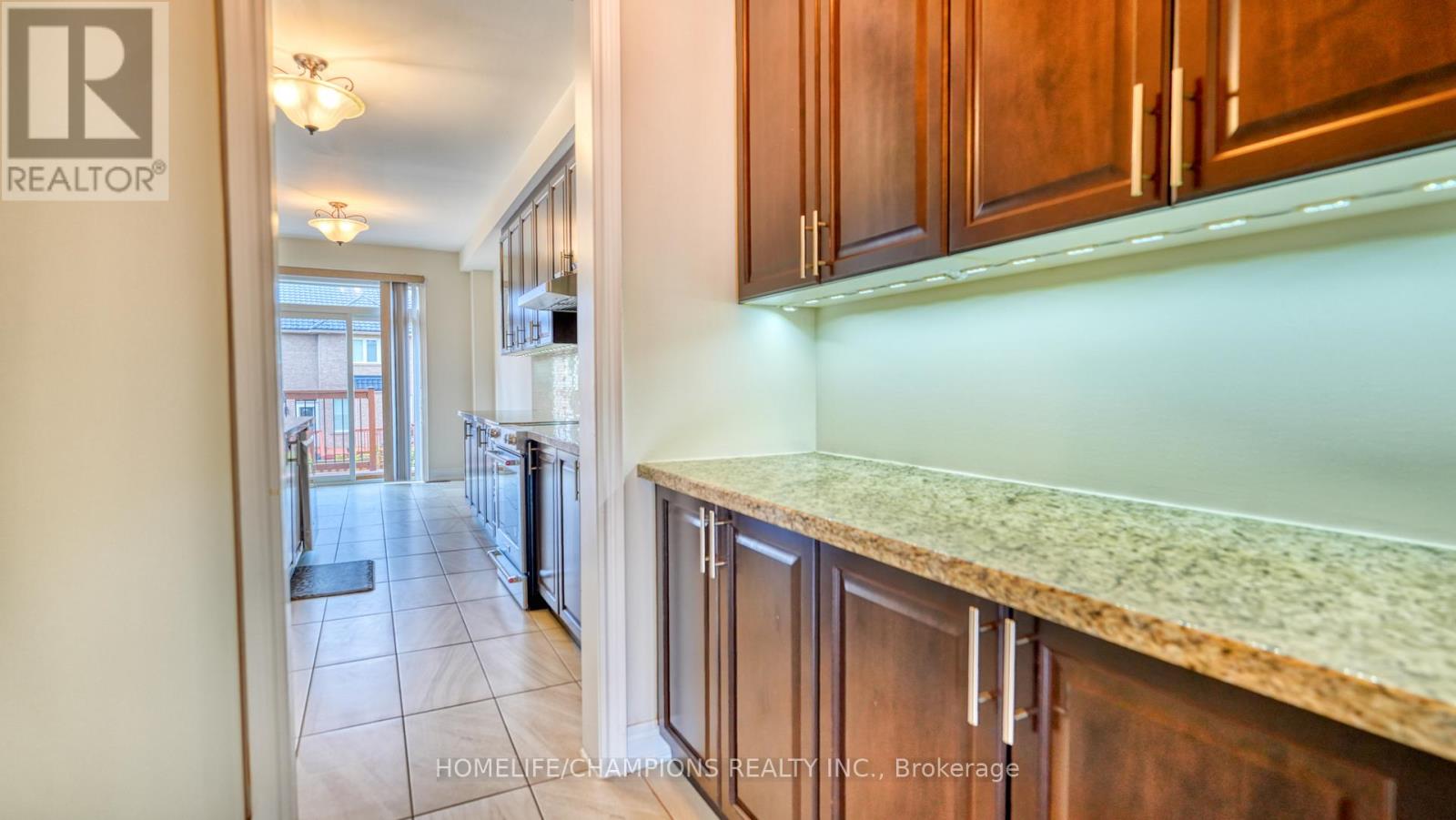 487 Briggs Court, Mississauga, Ontario  L5W 0C6 - Photo 12 - W12433515