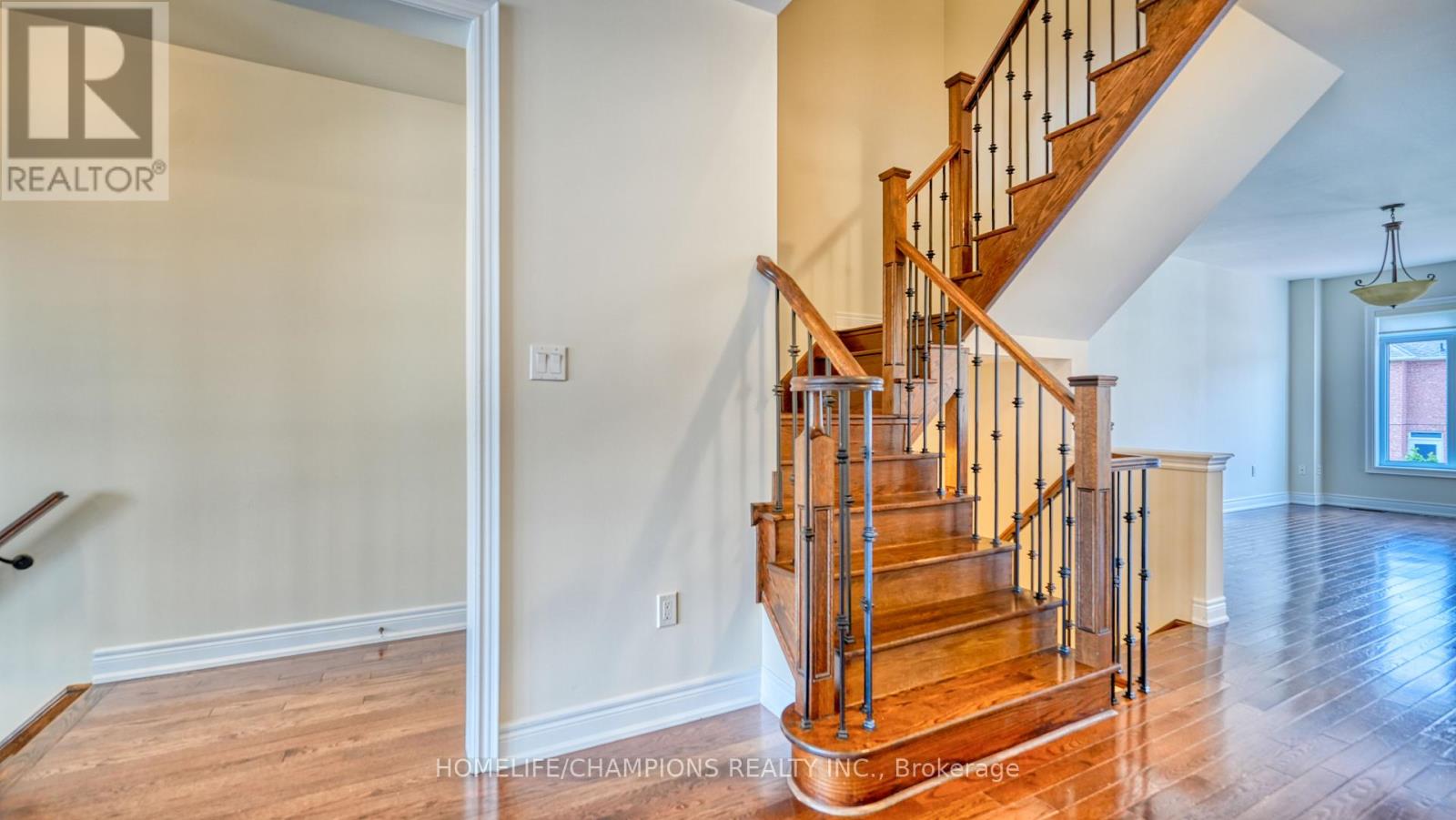 487 Briggs Court, Mississauga, Ontario  L5W 0C6 - Photo 6 - W12433515