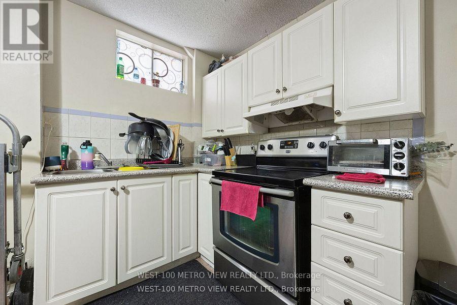 3948 Midhurst Lane, Mississauga, Ontario  L4Z 1C7 - Photo 16 - W12435836