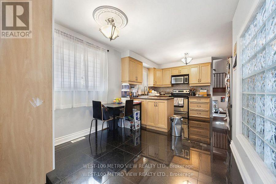 3948 Midhurst Lane, Mississauga, Ontario  L4Z 1C7 - Photo 3 - W12435836