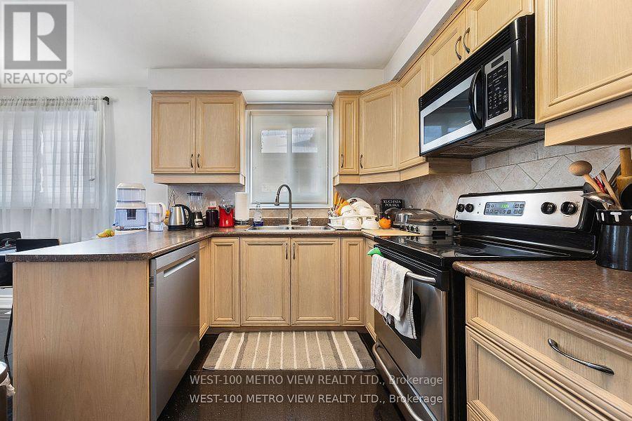 3948 Midhurst Lane, Mississauga, Ontario  L4Z 1C7 - Photo 4 - W12435836