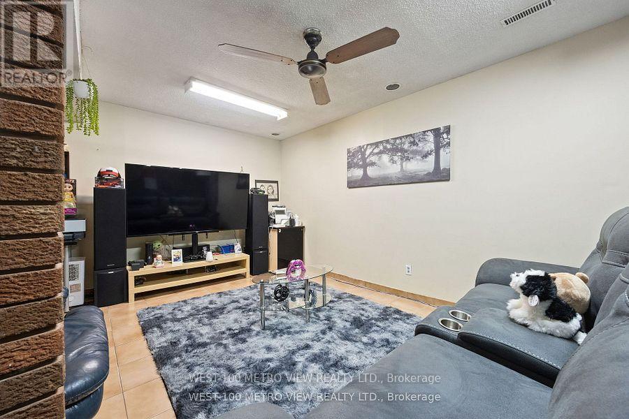 3948 Midhurst Lane, Mississauga, Ontario  L4Z 1C7 - Photo 9 - W12435836