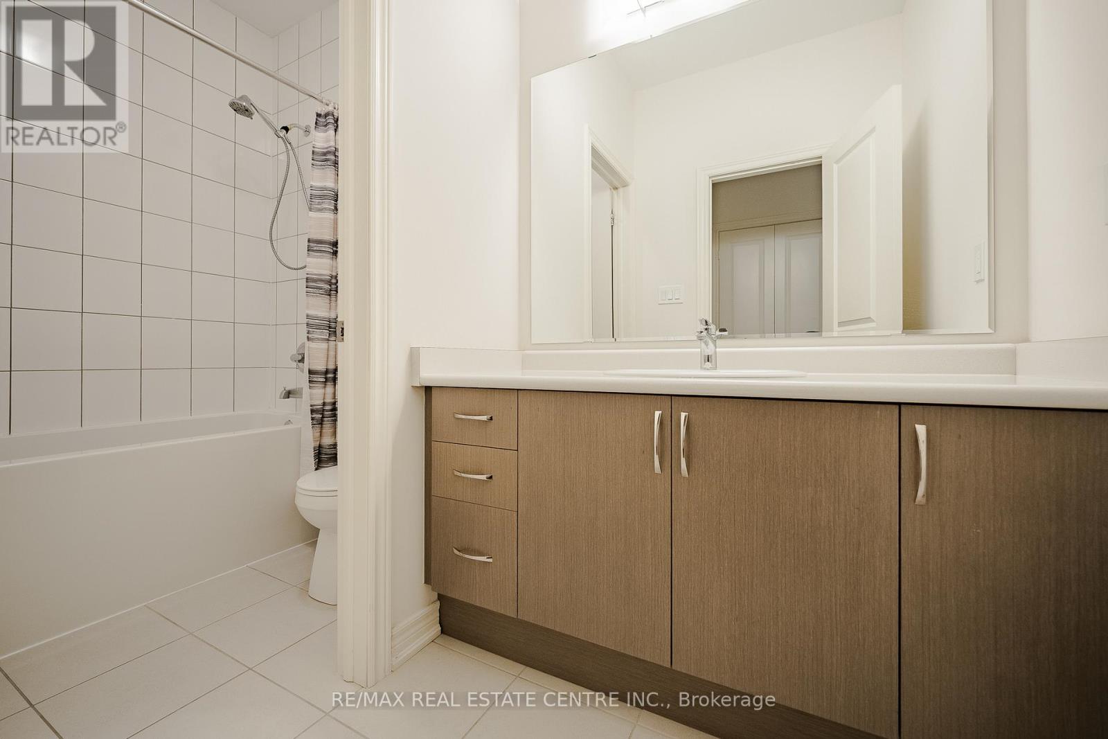 21 Gledhill Crescent, Cambridge, Ontario  N1T 0G4 - Photo 10 - X12435838