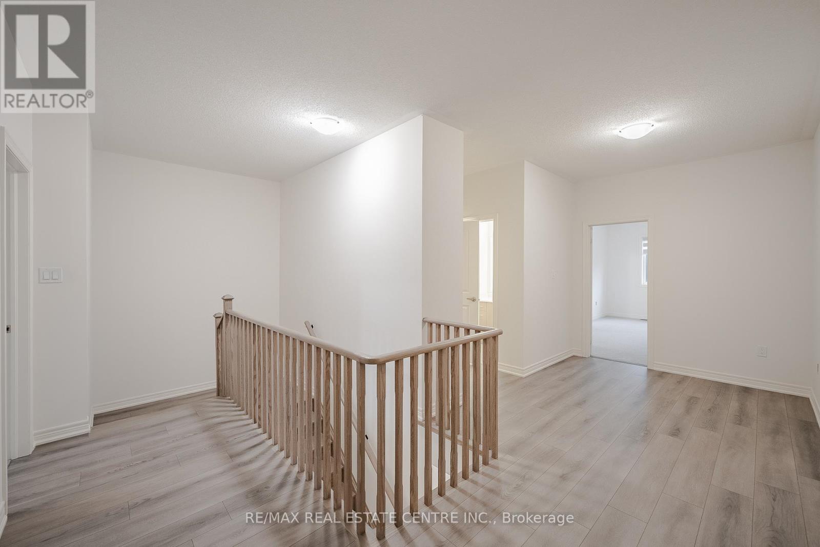 21 Gledhill Crescent, Cambridge, Ontario  N1T 0G4 - Photo 8 - X12435838