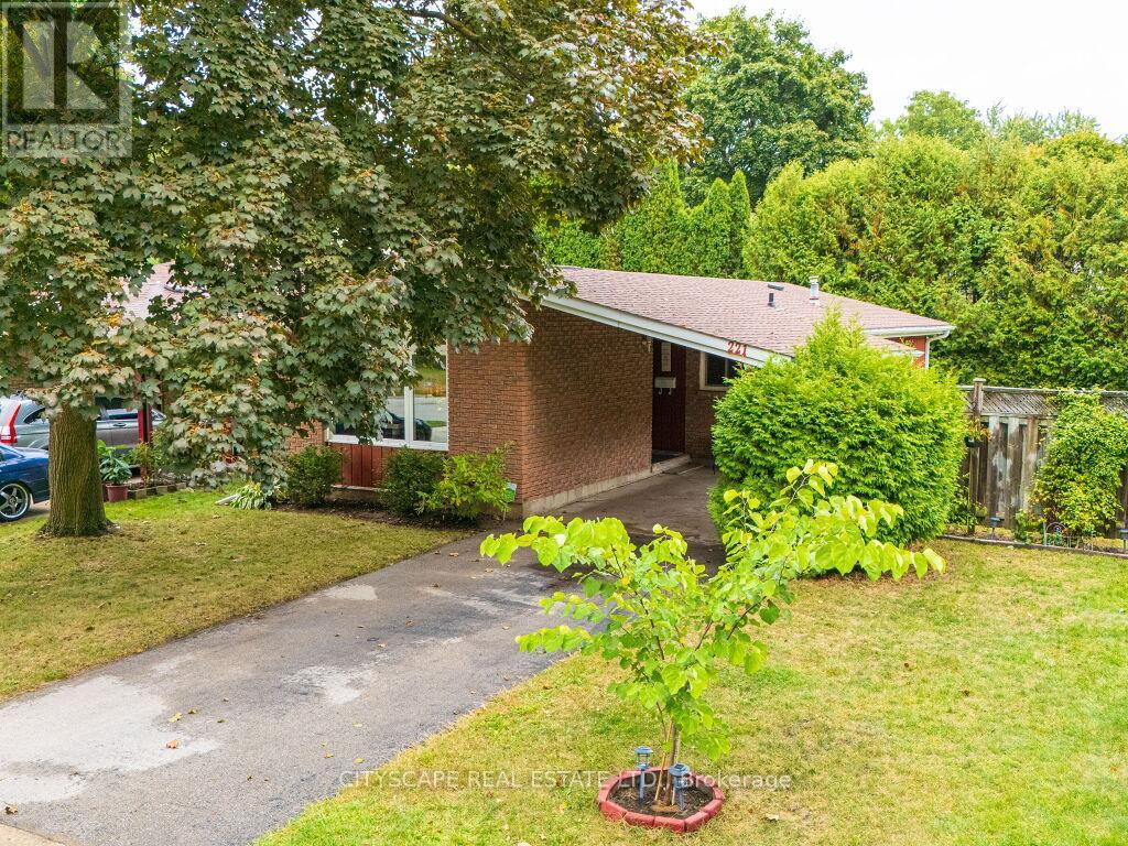 221 Kribs Street, Cambridge, Ontario  N3C 3A4 - Photo 1 - X12435841
