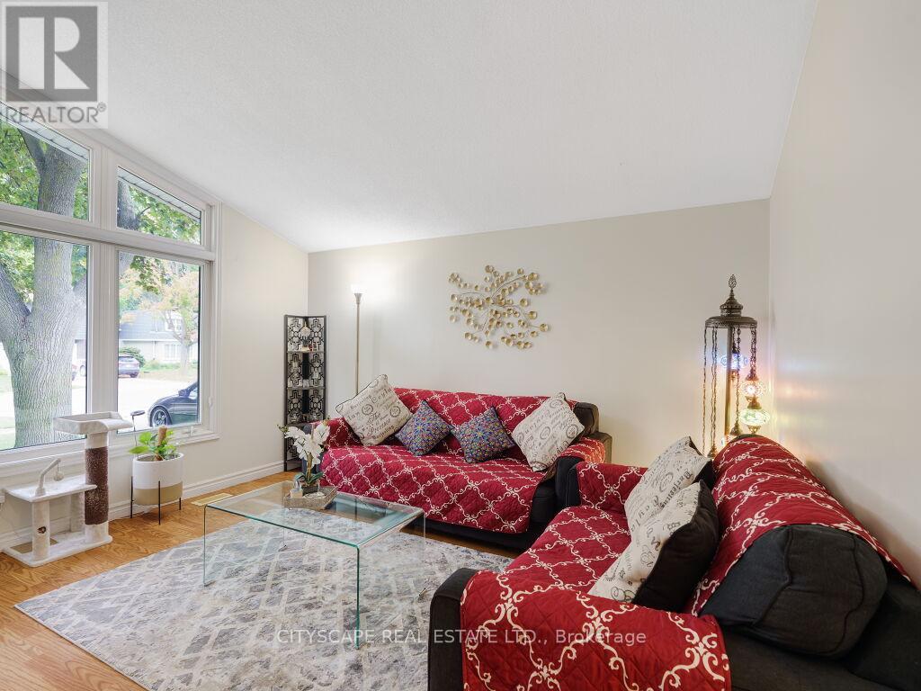 221 Kribs Street, Cambridge, Ontario  N3C 3A4 - Photo 11 - X12435841