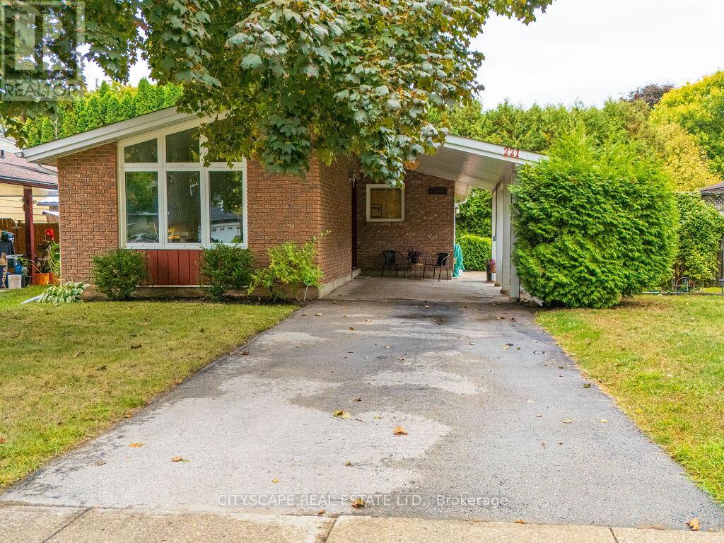 221 Kribs Street, Cambridge, Ontario  N3C 3A4 - Photo 4 - X12435841