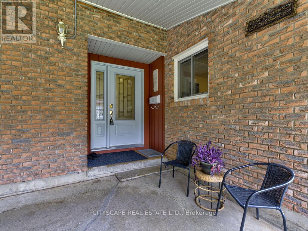 221 Kribs Street, Cambridge, Ontario  N3C 3A4 - Photo 6 - X12435841