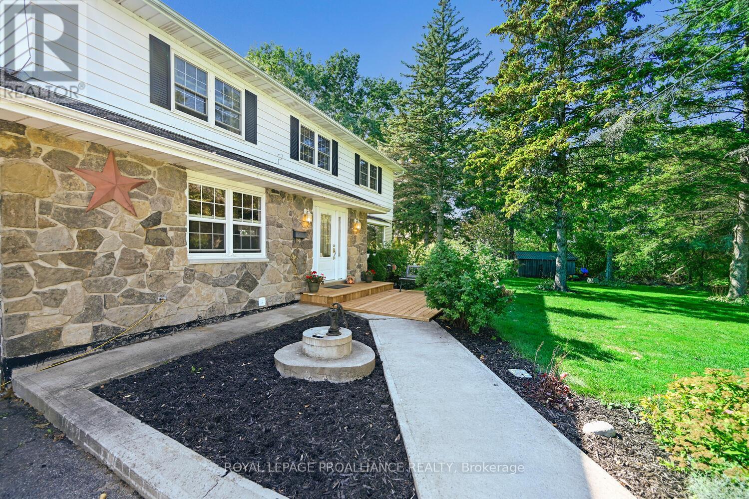 4 Connell Place, Prescott, Ontario  K0E 1T0 - Photo 3 - X12435858
