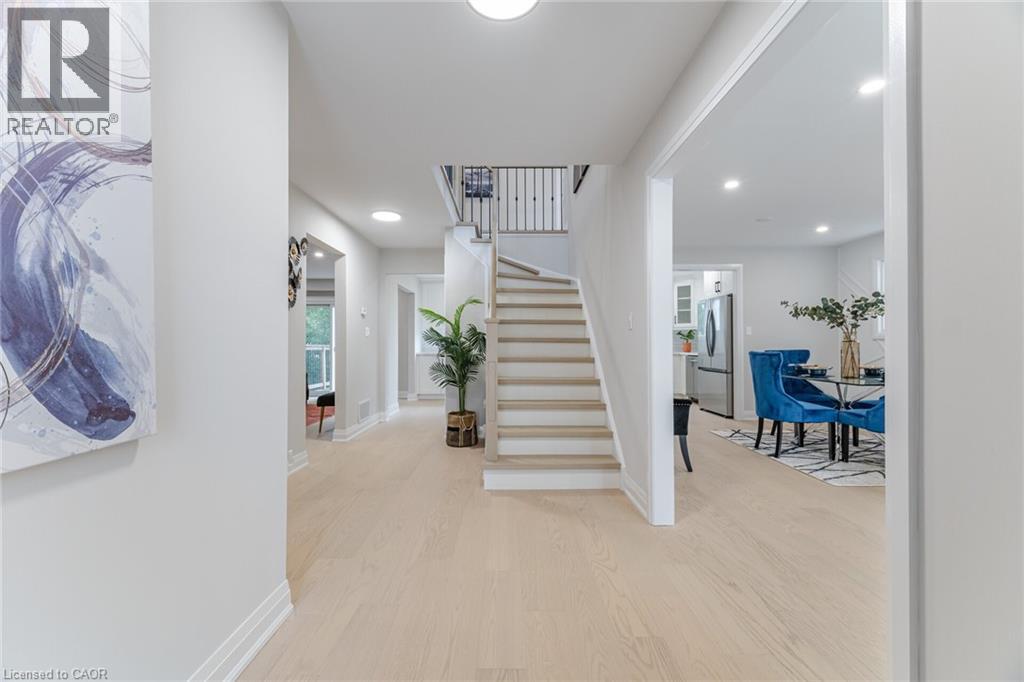 2392 Arnold Crescent, Burlington, Ontario  L7P 4G3 - Photo 3 - 40756775