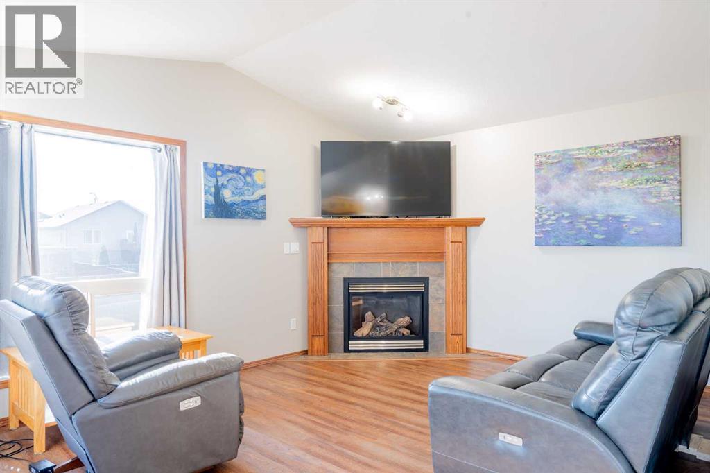 6304 59 Street, Ponoka, Alberta  T4J 1V5 - Photo 2 - A2250592
