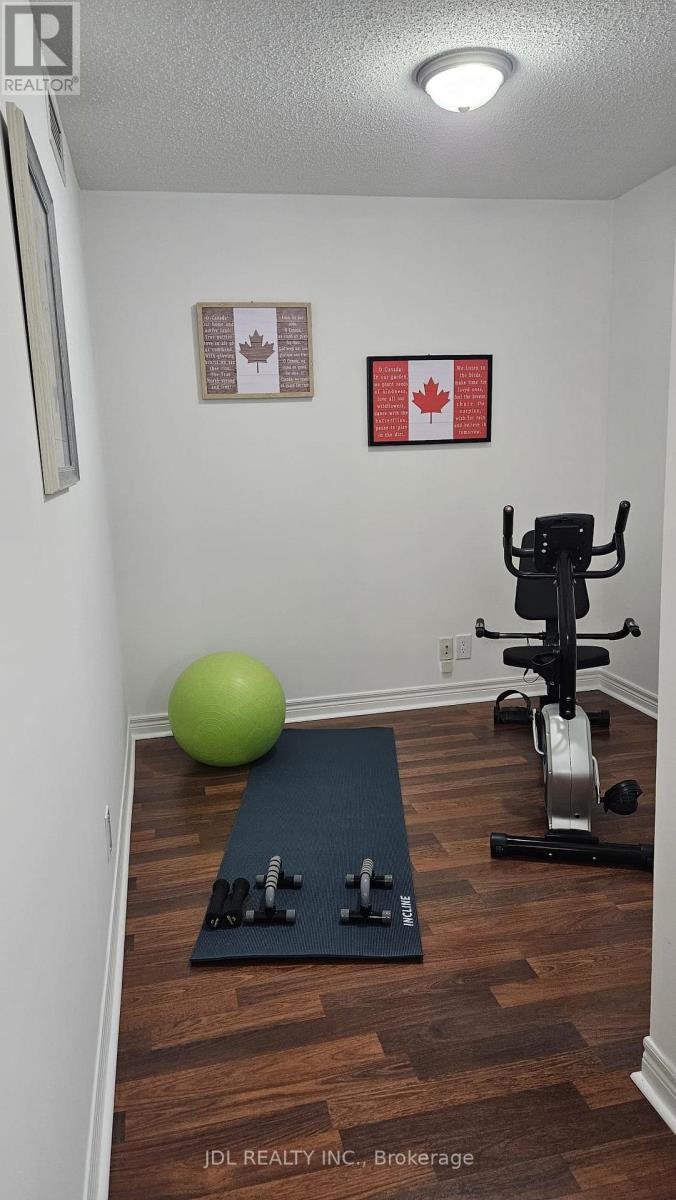 718 - 33 Cox Boulevard, Markham, Ontario  L3R 8A6 - Photo 12 - N12435850