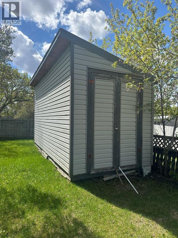 109 First Avenue S, Wimborne, Alberta  T0M 2G0 - Photo 8 - A2221008