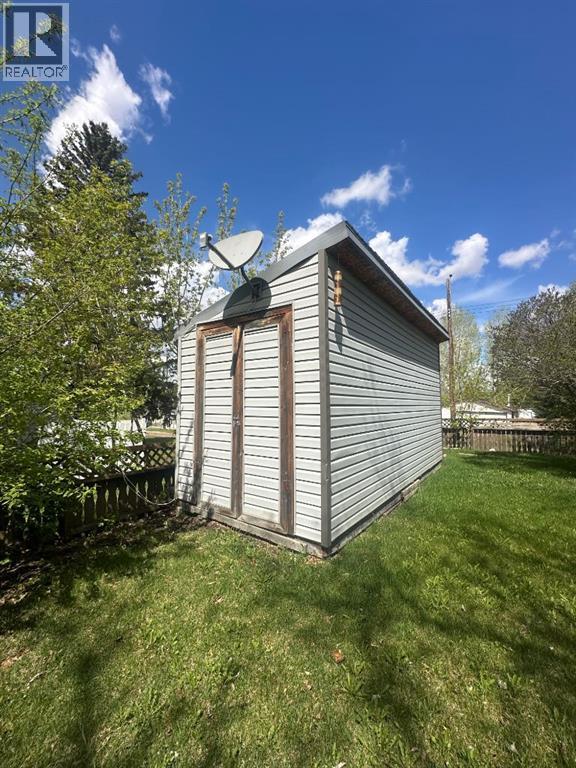 109 First Avenue S, Wimborne, Alberta  T0M 2G0 - Photo 7 - A2221008