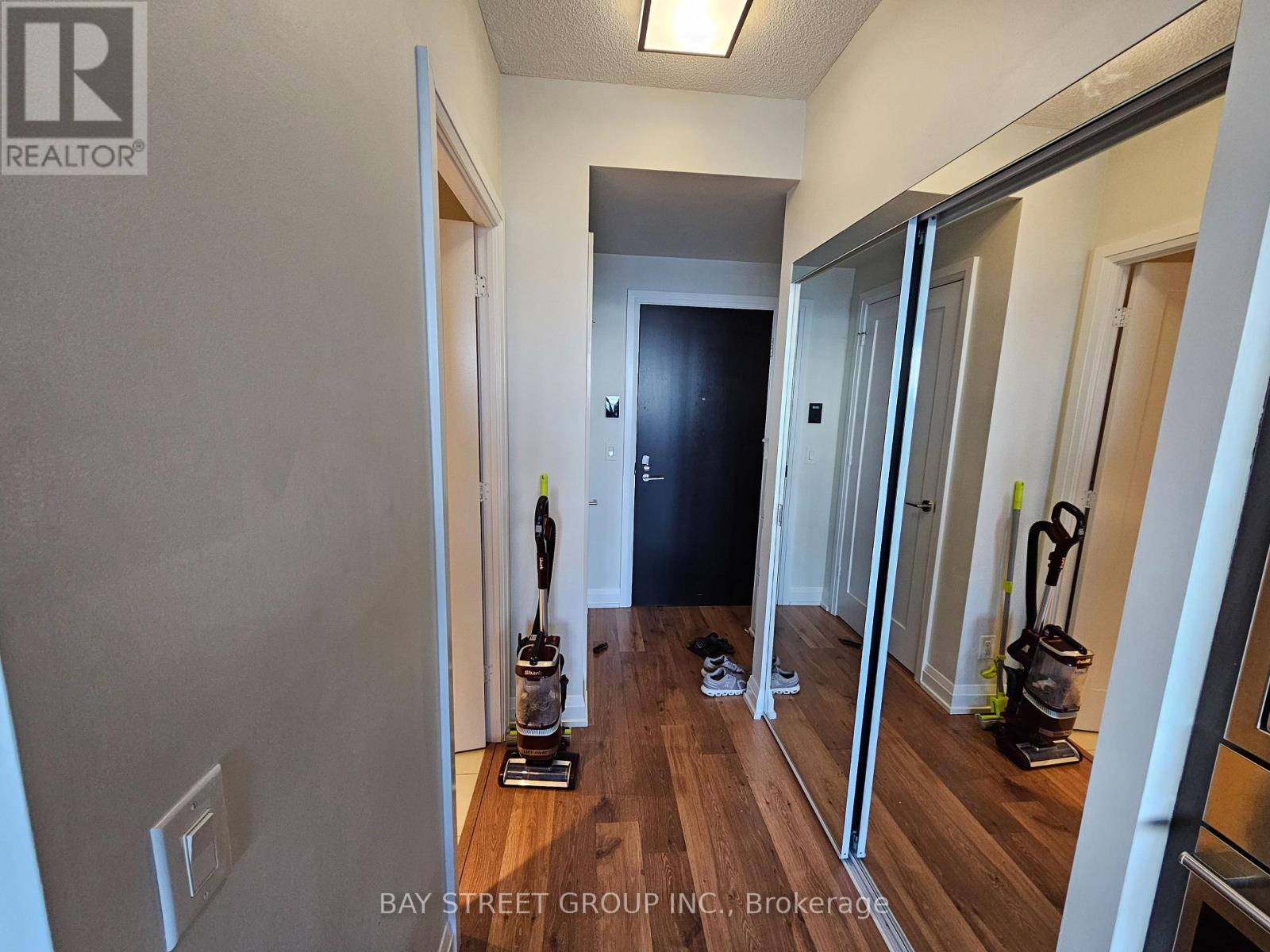3826 - 5 Sheppard Avenue E, Toronto, Ontario  M2N 0G4 - Photo 2 - C12435868