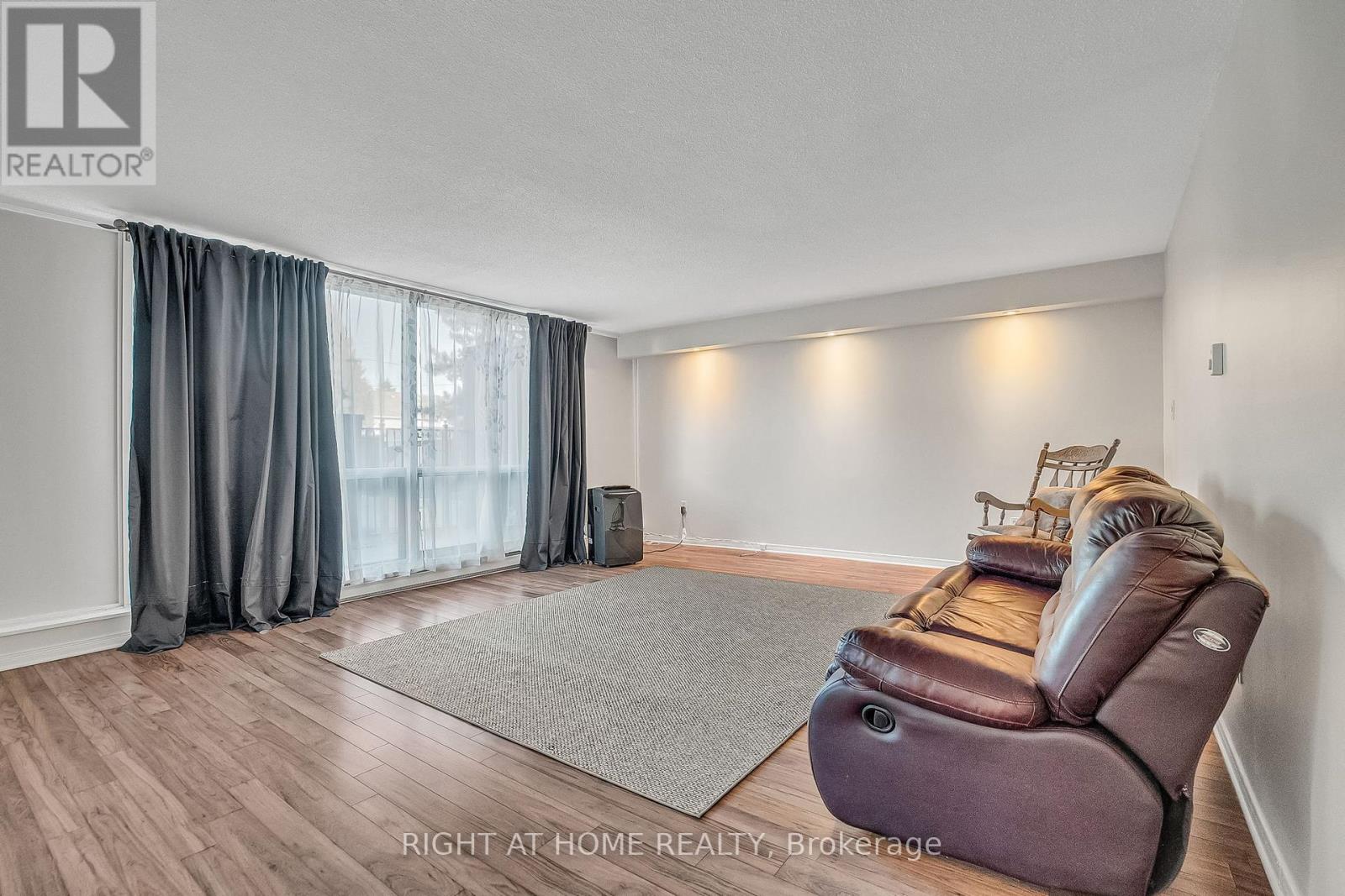 110 - 454 Centre Street S, Oshawa, Ontario  L1H 4C2 - Photo 11 - E12435904