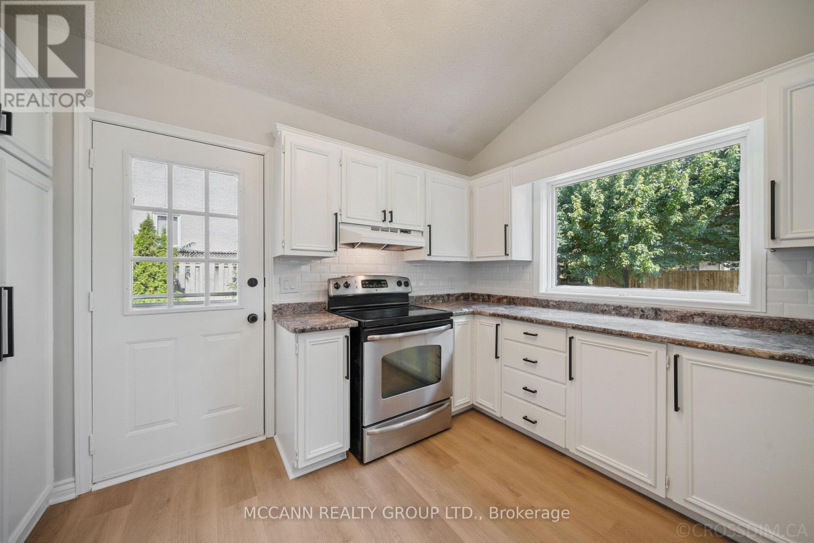 102 Yorkminster Road, Toronto, Ontario  M2P 1M6 - Photo 17 - C12435887