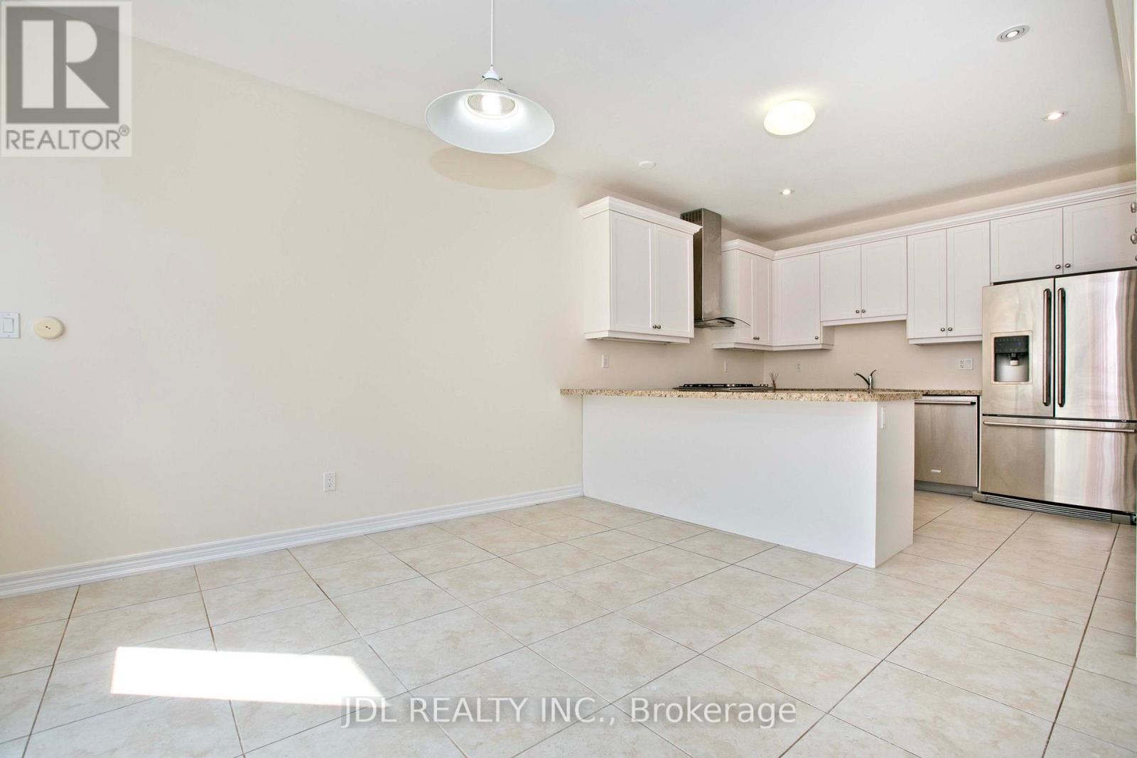 21 Wozniak Crescent, Markham, Ontario  L6E 0L4 - Photo 10 - N12435882