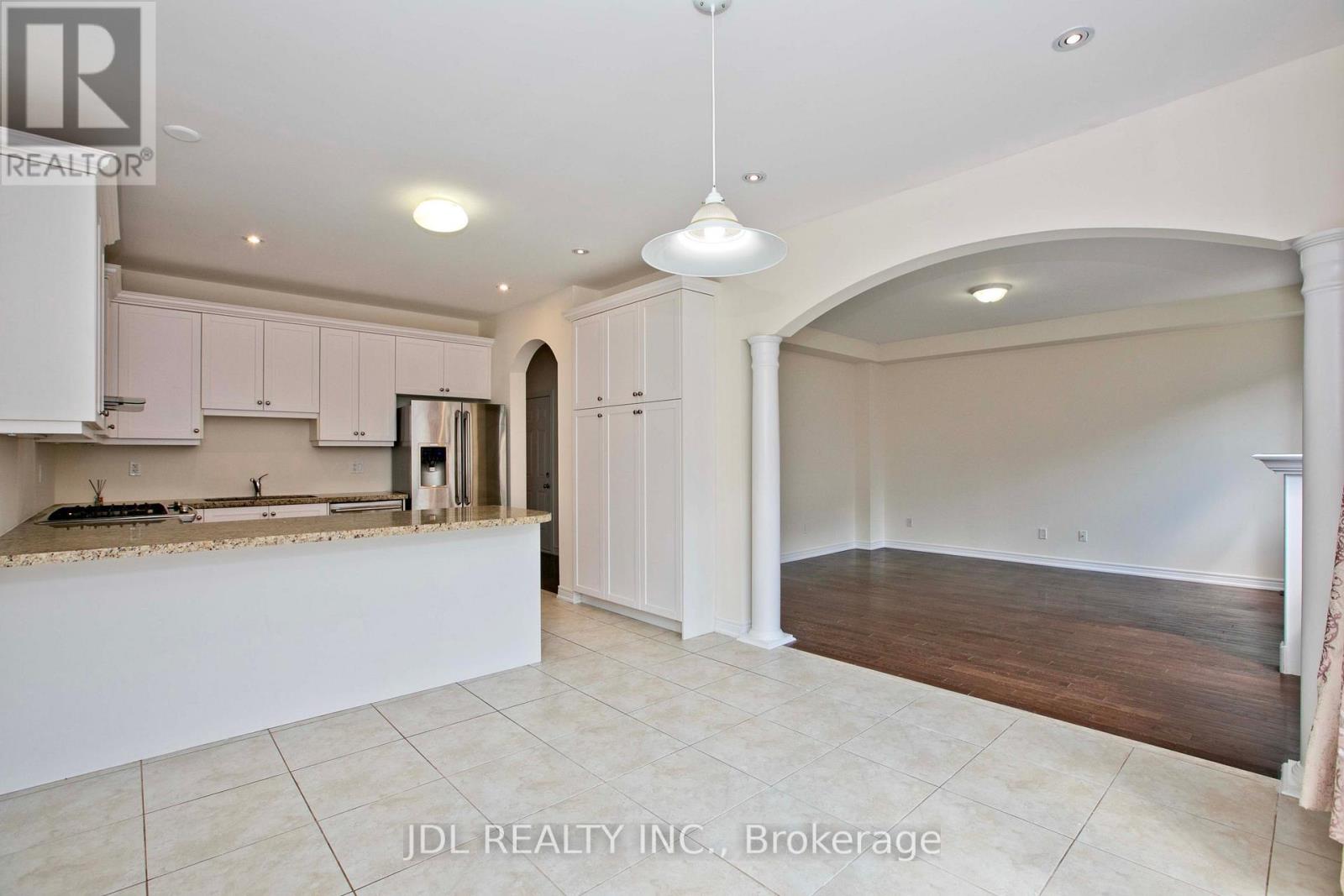 21 Wozniak Crescent, Markham, Ontario  L6E 0L4 - Photo 11 - N12435882