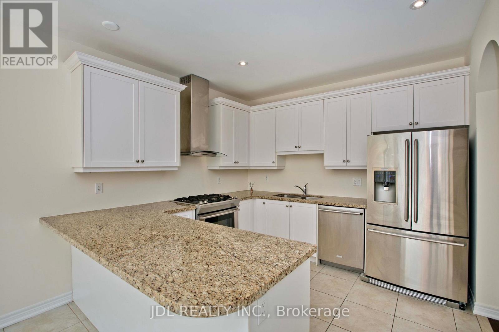 21 Wozniak Crescent, Markham, Ontario  L6E 0L4 - Photo 12 - N12435882