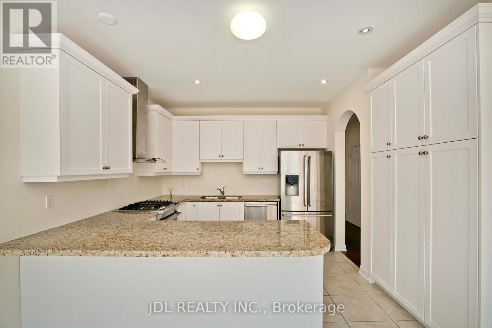 21 Wozniak Crescent, Markham, Ontario  L6E 0L4 - Photo 13 - N12435882