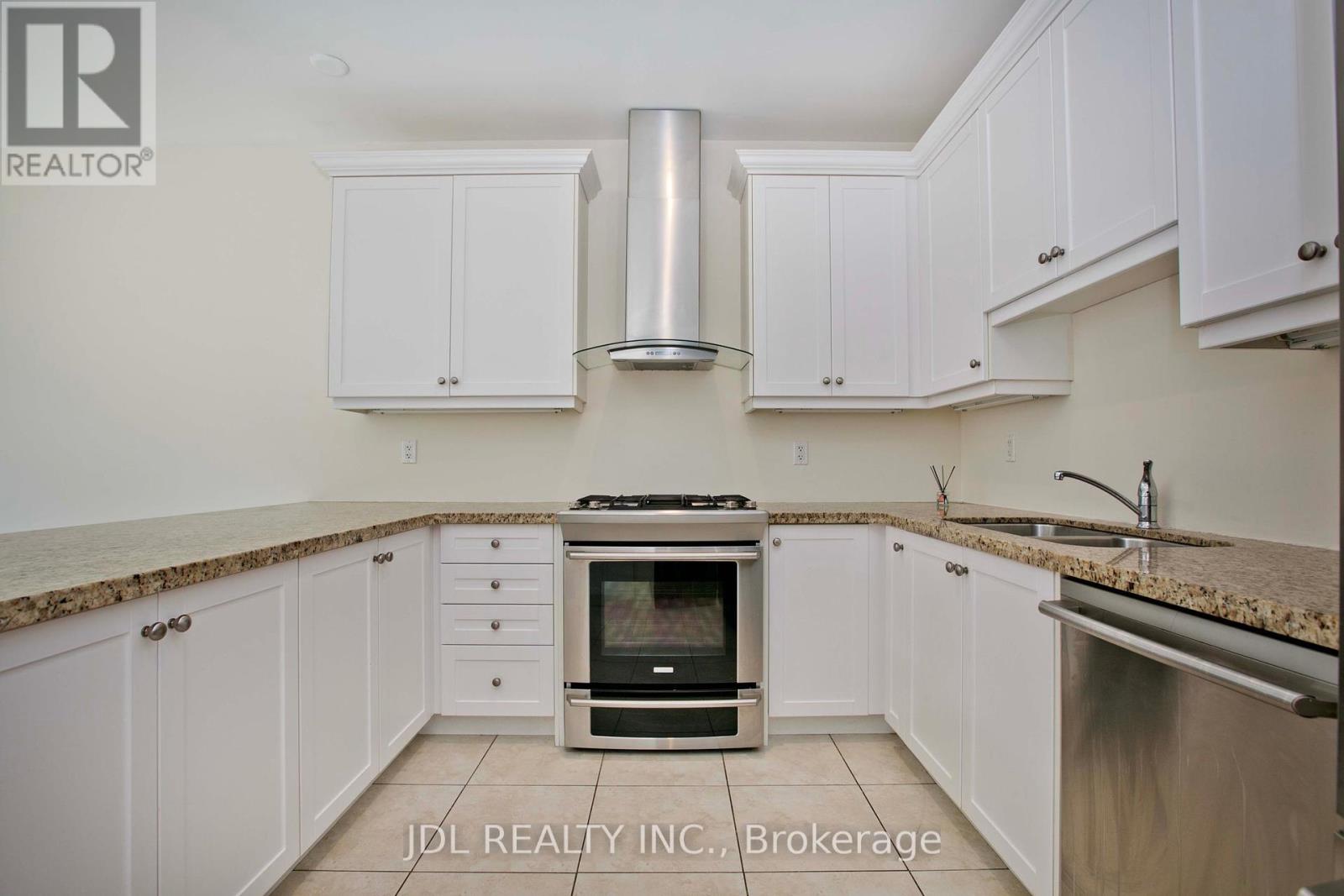 21 Wozniak Crescent, Markham, Ontario  L6E 0L4 - Photo 14 - N12435882