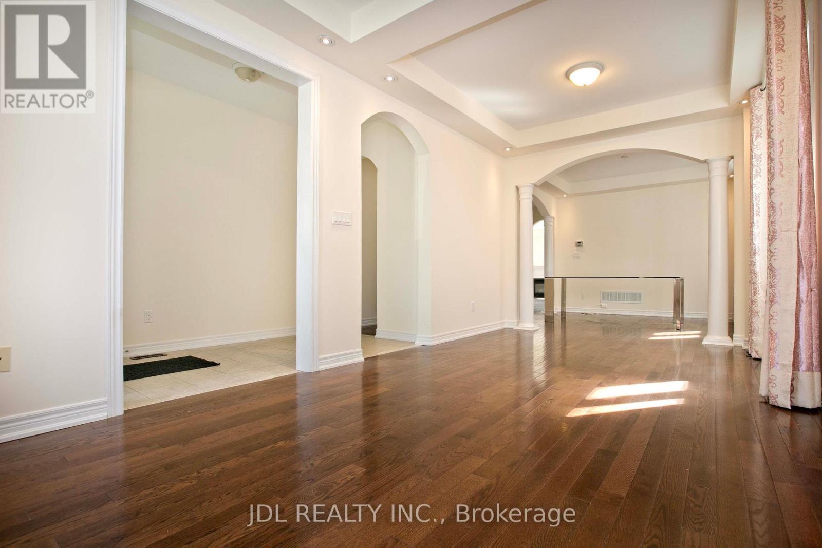 21 Wozniak Crescent, Markham, Ontario  L6E 0L4 - Photo 2 - N12435882